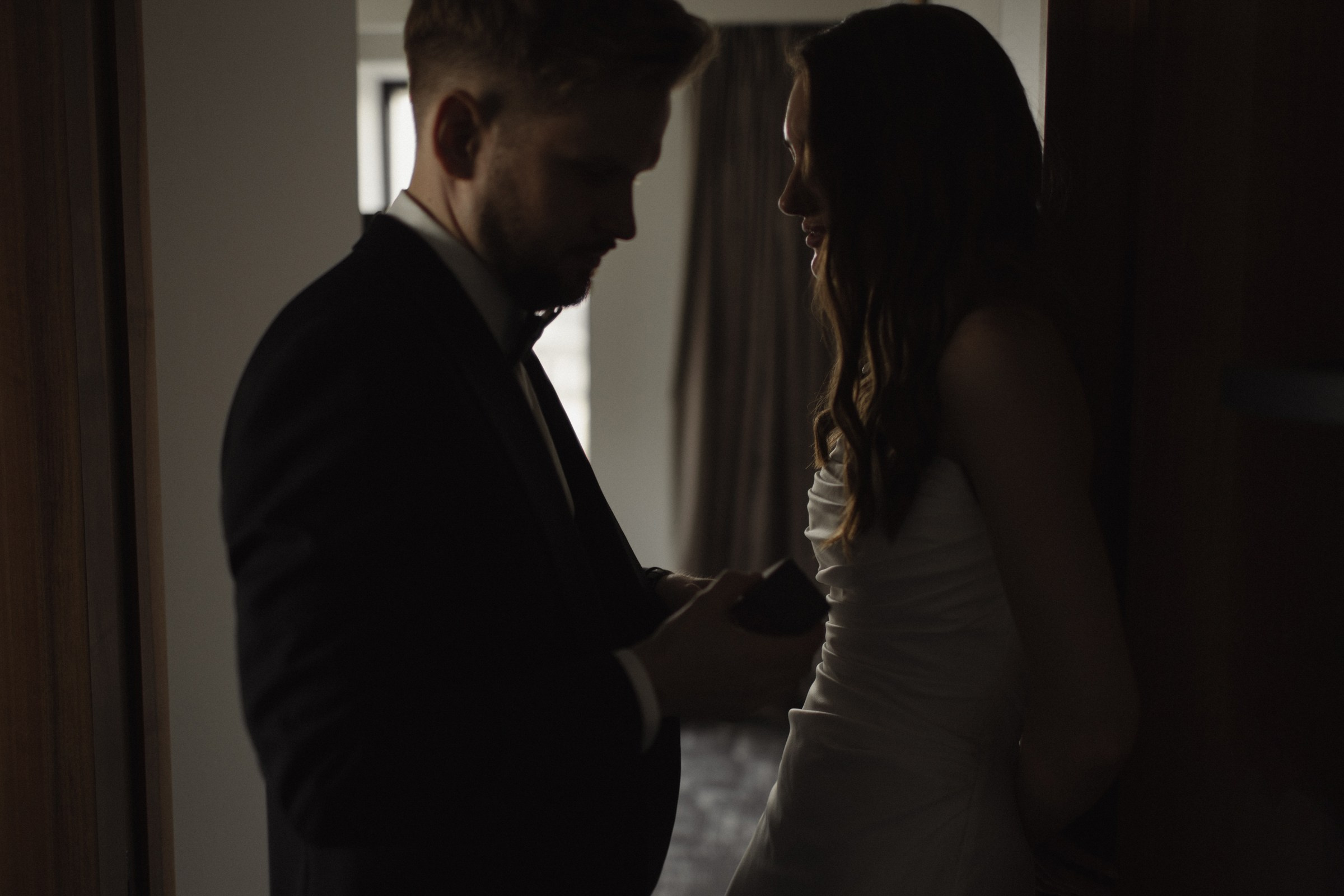 Собираемся на свадьбу вместе с фотосессией для двоих на утренние сборы. Свадебный, репортажный и портретный фотограф Сочи, Краснодар. Александра Зайцева