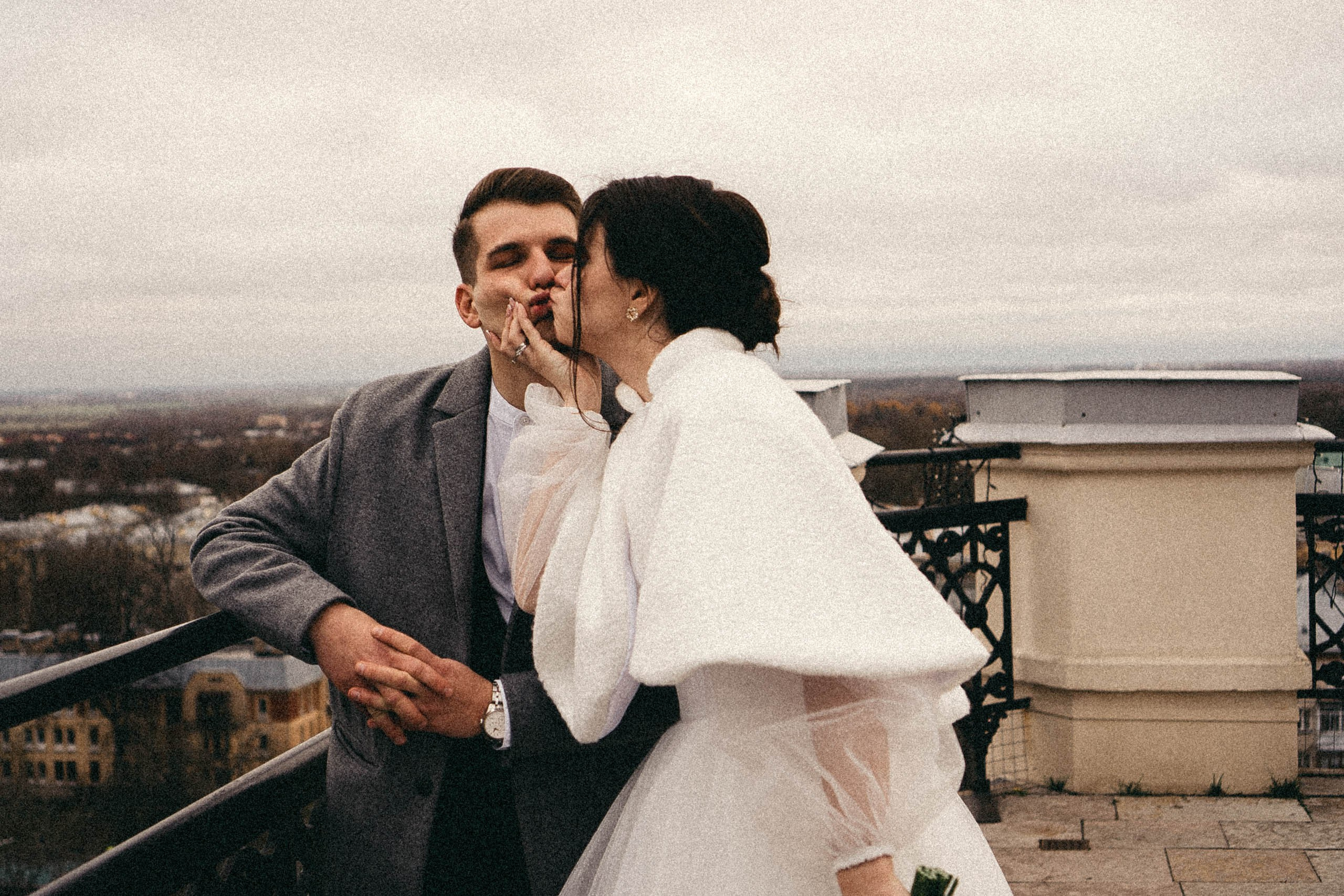 СВАДЕБНАЯ СЬЕМКА ПАРЫ В ГОРОДЕ ПУШКИН В ПАРКЕ ЕКАТЕРИНЕНСКОМ В НОЯБРЕ. Профессиональный фотограф, Санкт-Петербург — Виктория Богомолова