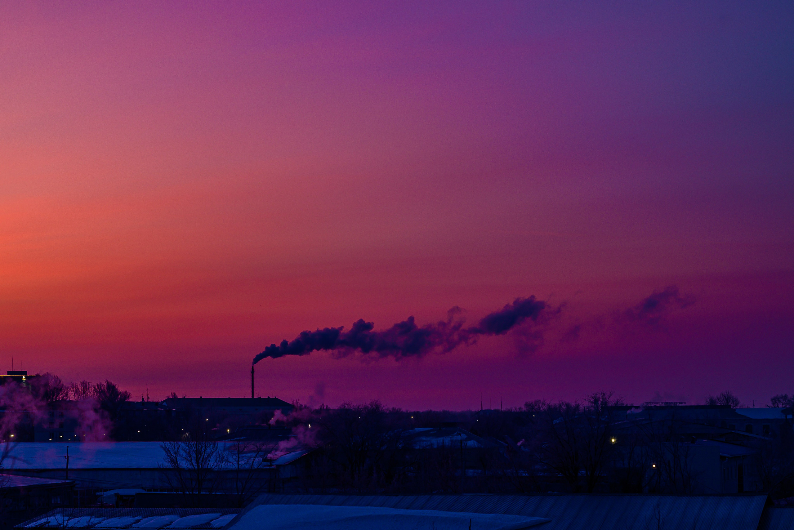 Дым, мороз, рассвет в Уральске, Уральск