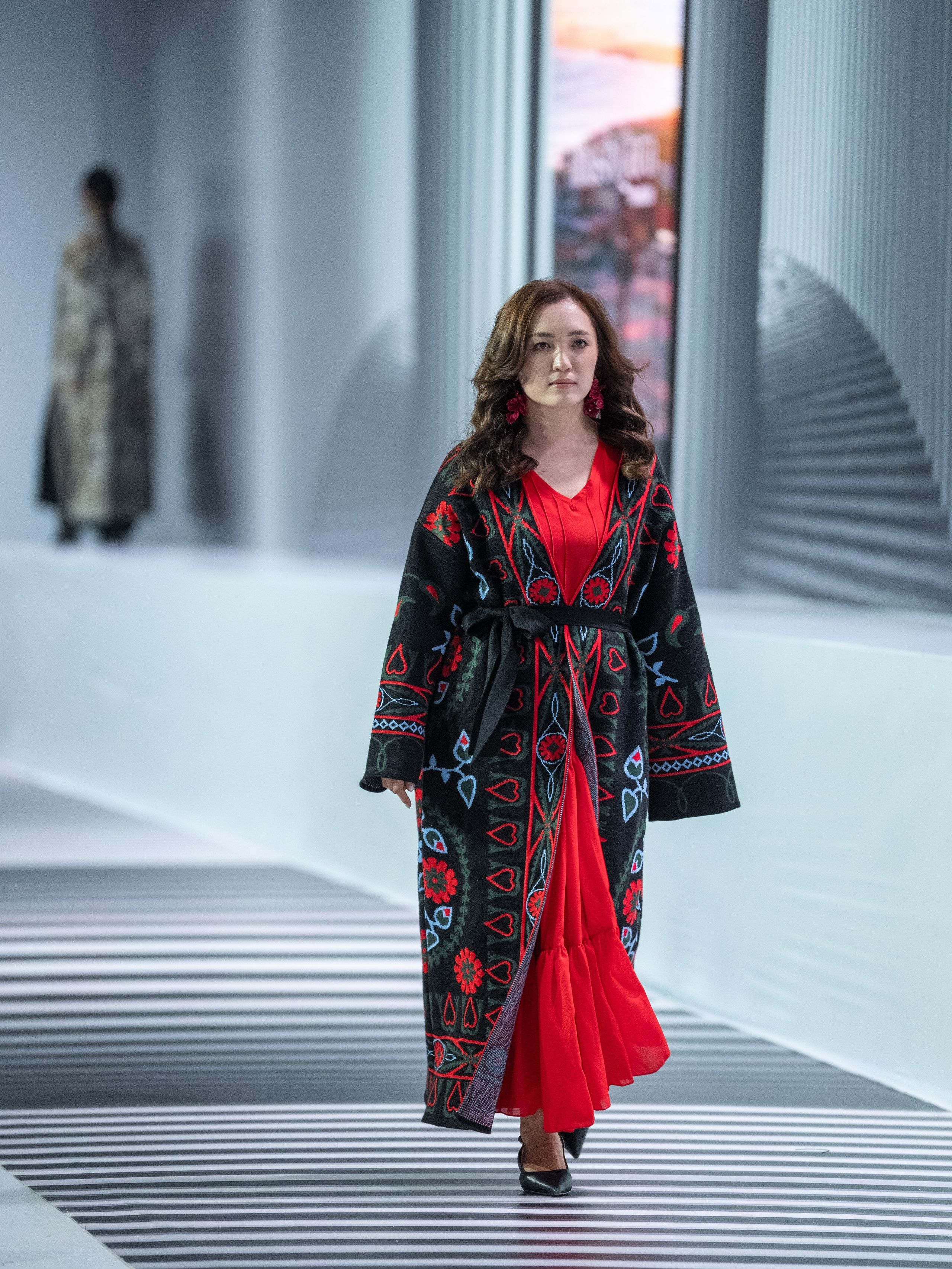 Brand AINASH QARA. Сайт Алматинского НЮ АРТ, будуар и фэшн фотографа Дениса Карпенко