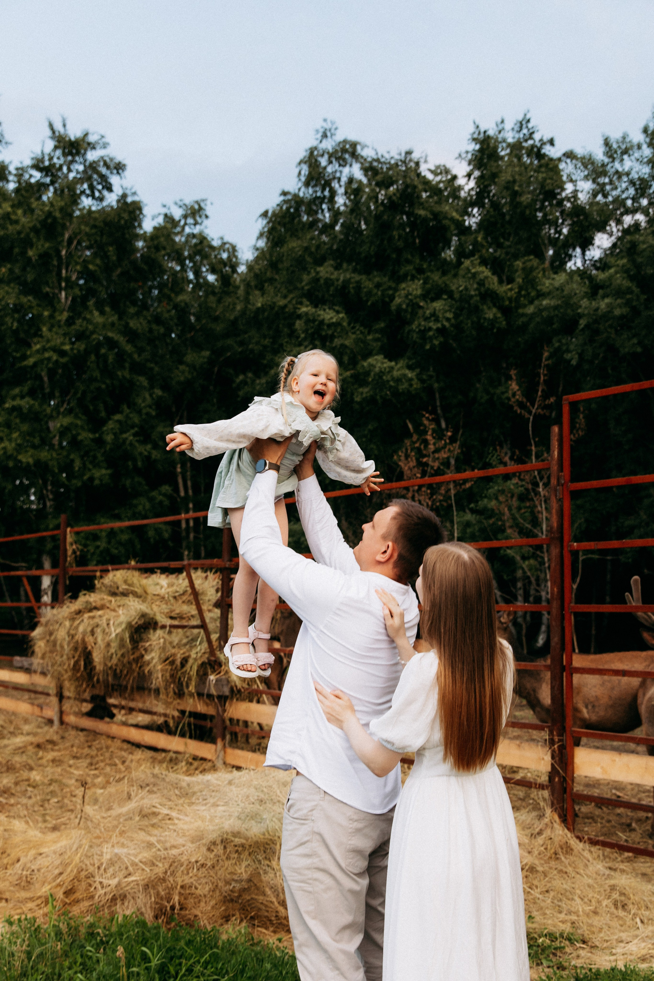 Мира и её семья. Главная