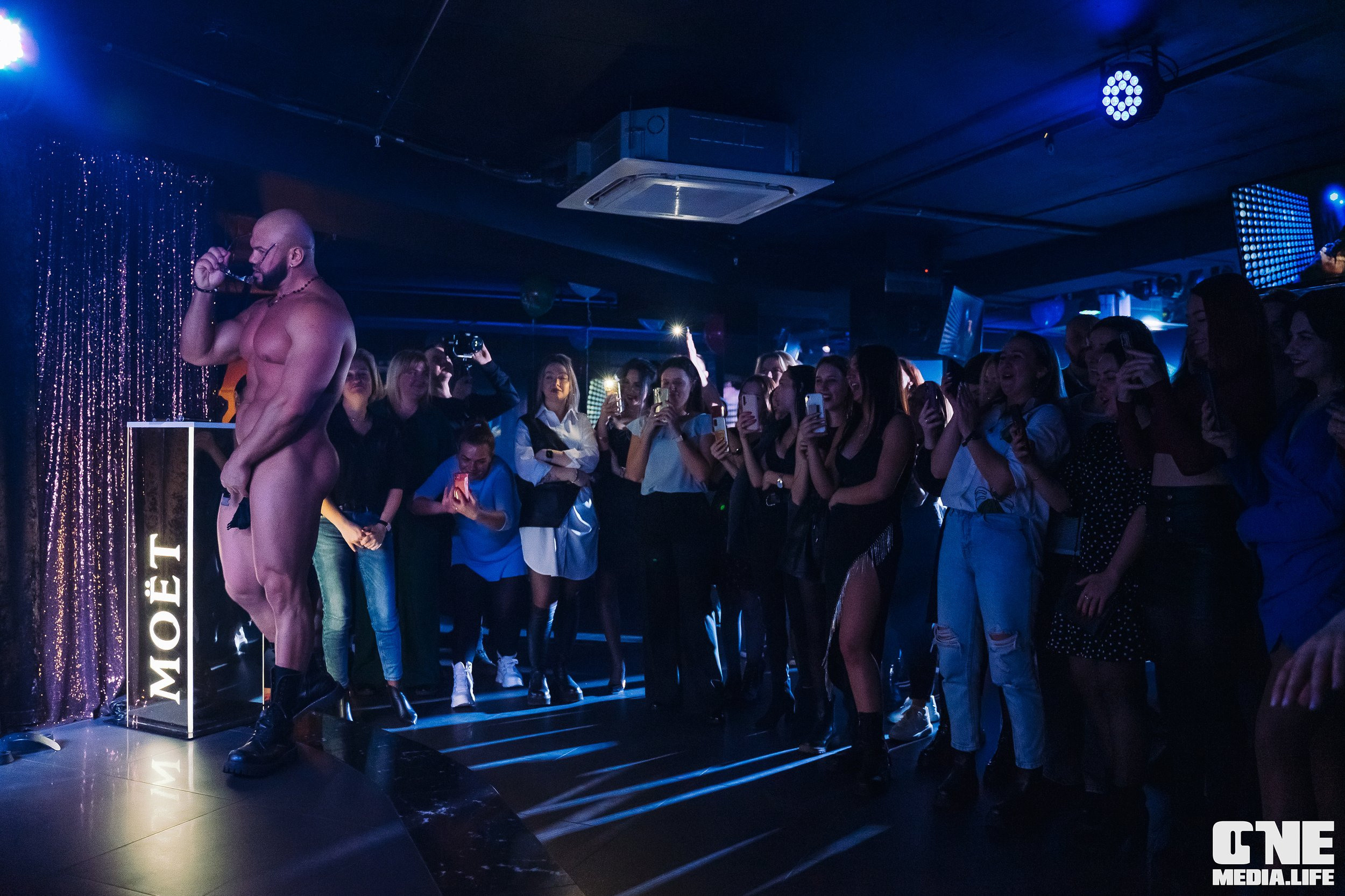 Фоторепортаж из караоке-клуба Эйфория. One Media Life: фоторепортажи, фотоотчеты с мероприятий и заведений