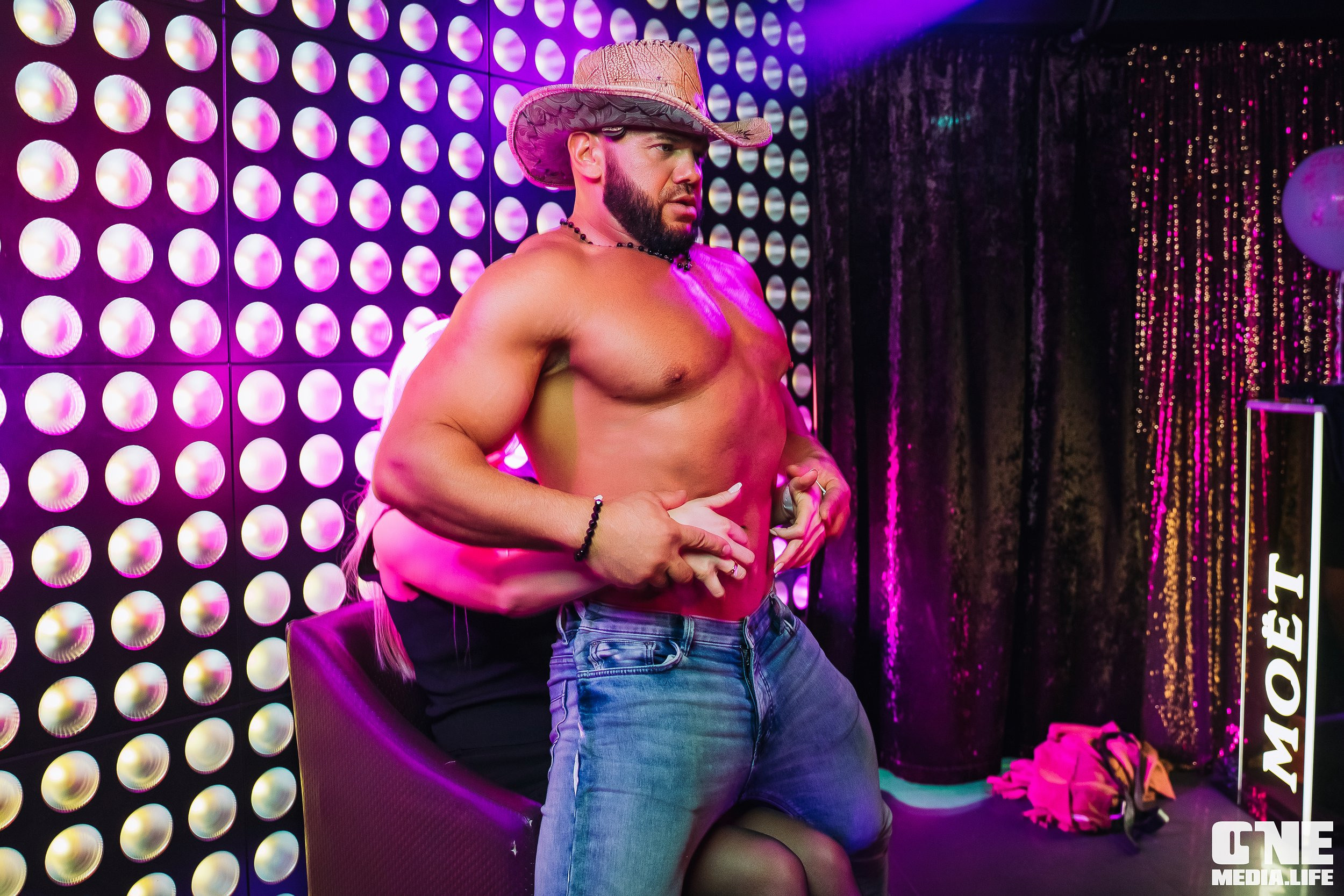 Фоторепортаж из караоке-клуба Эйфория. One Media Life: фоторепортажи, фотоотчеты с мероприятий и заведений