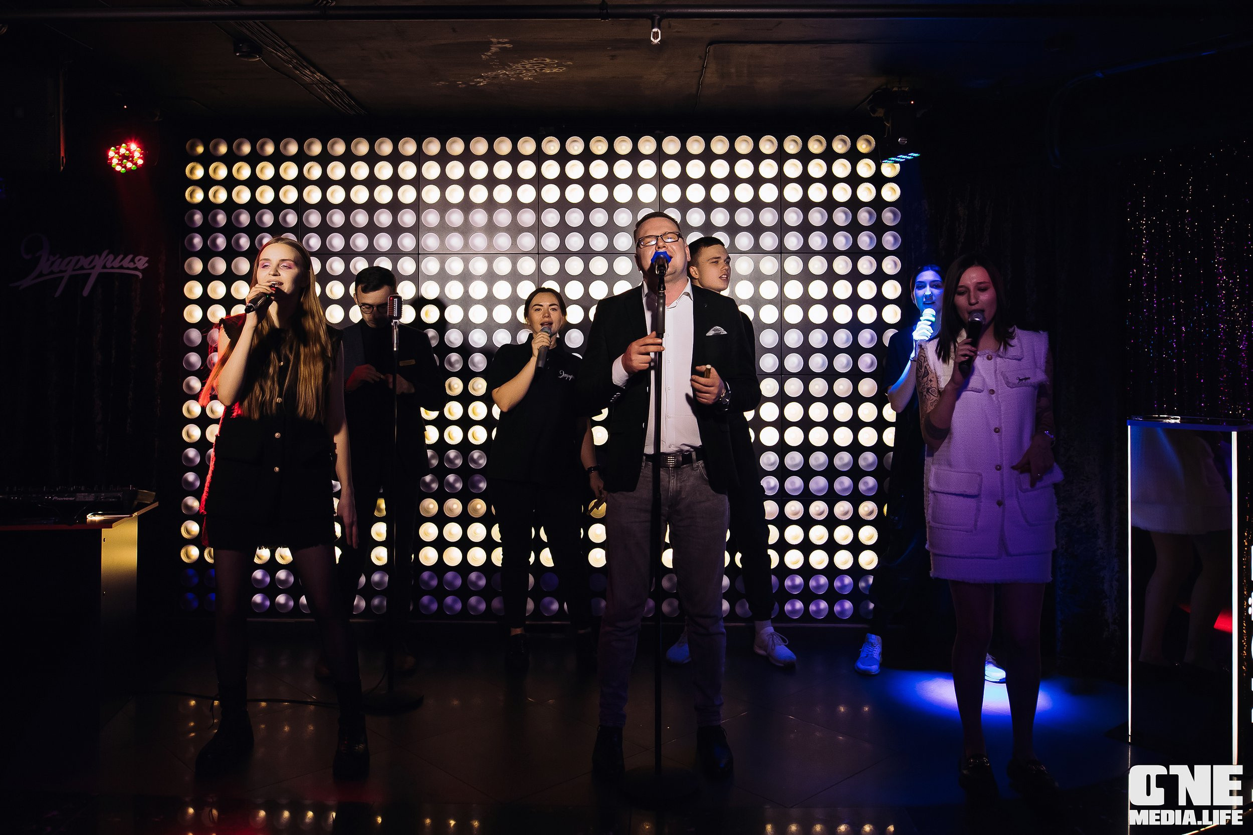 Фоторепортаж из караоке-клуба Эйфория. One Media Life: фоторепортажи, фотоотчеты с мероприятий и заведений