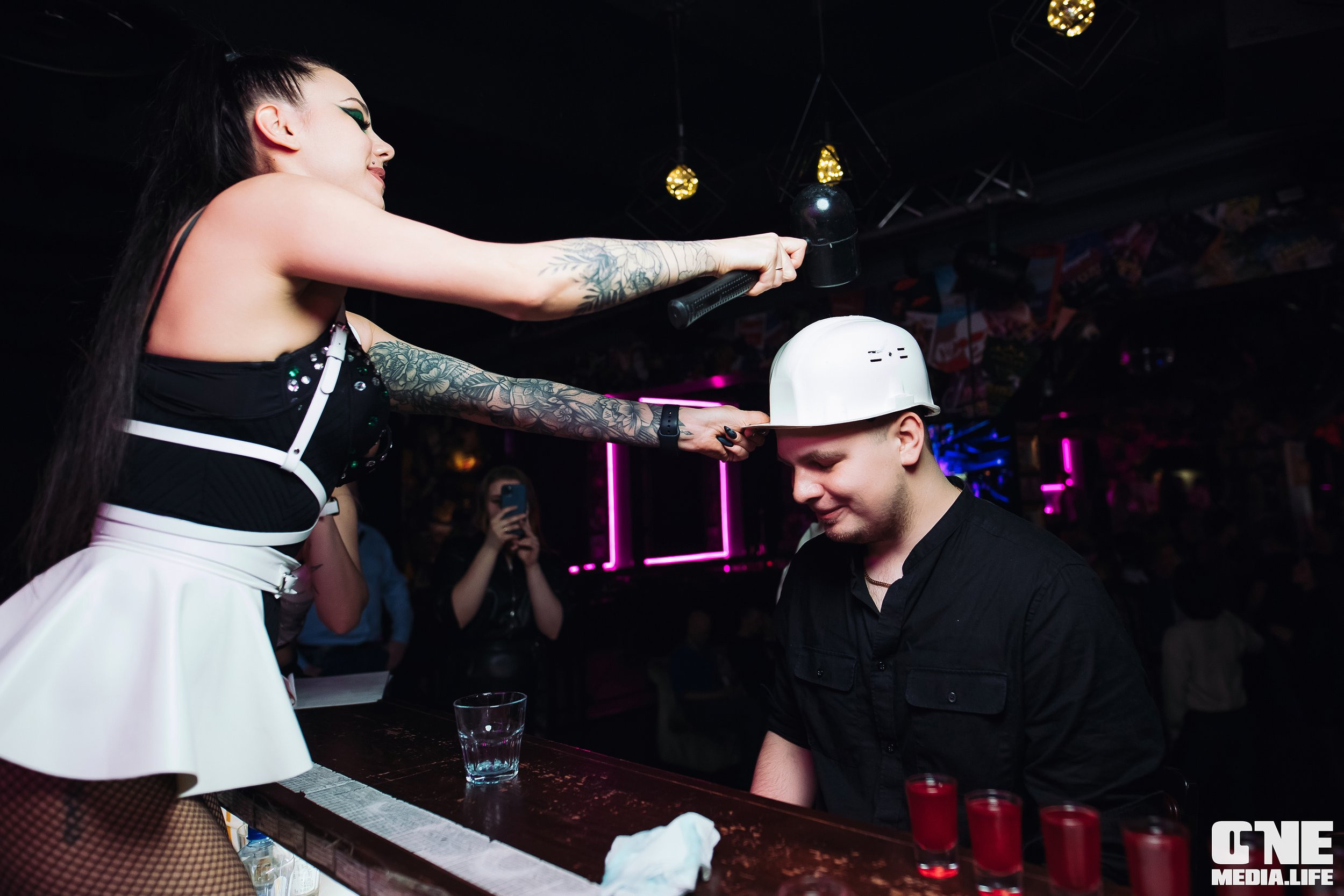Фоторепортаж из экстрим бара XxxX. One Media Life: фоторепортажи, фотоотчеты с мероприятий и заведений