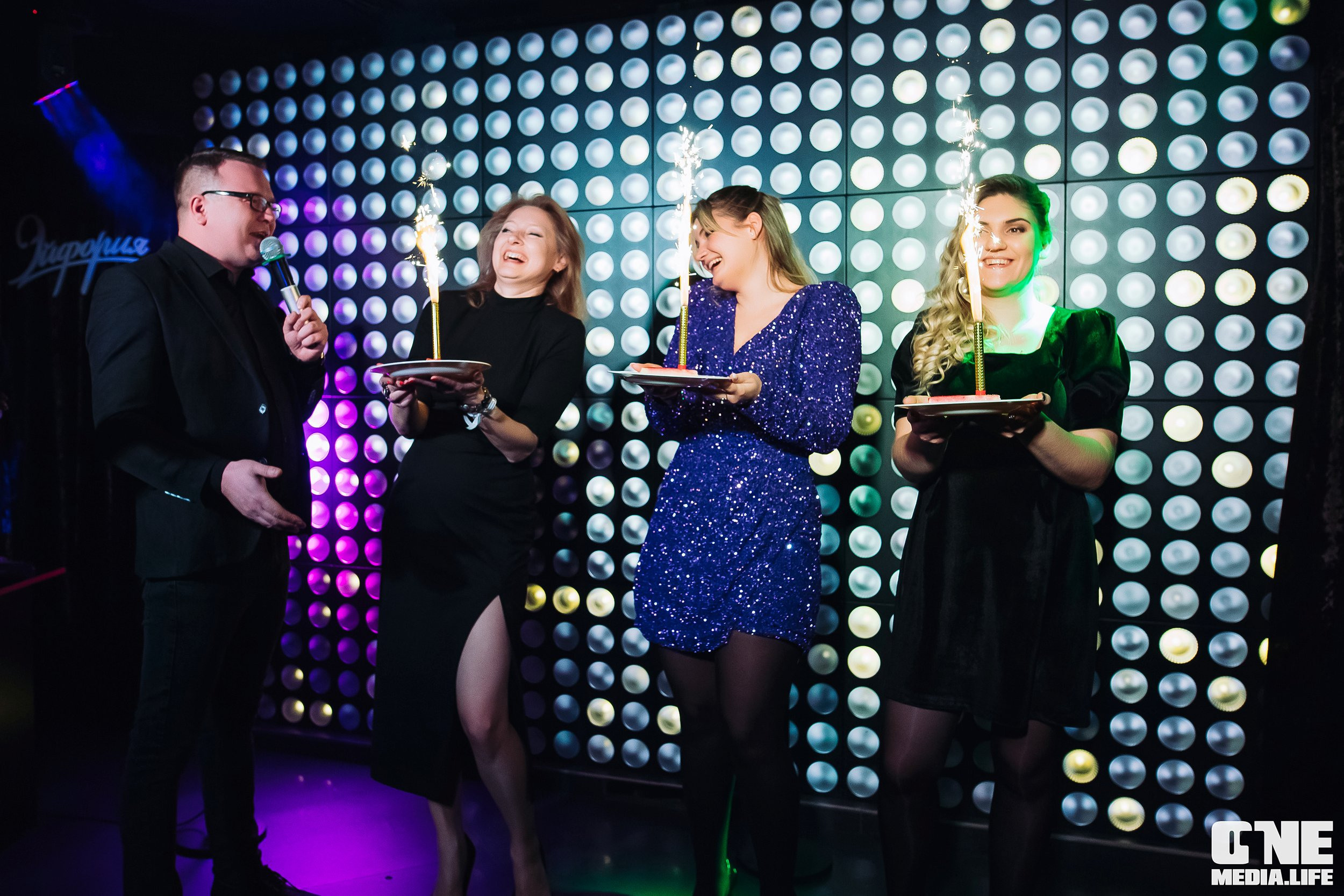 Фоторепортаж из караоке-клуба Эйфория. One Media Life: фоторепортажи, фотоотчеты с мероприятий и заведений