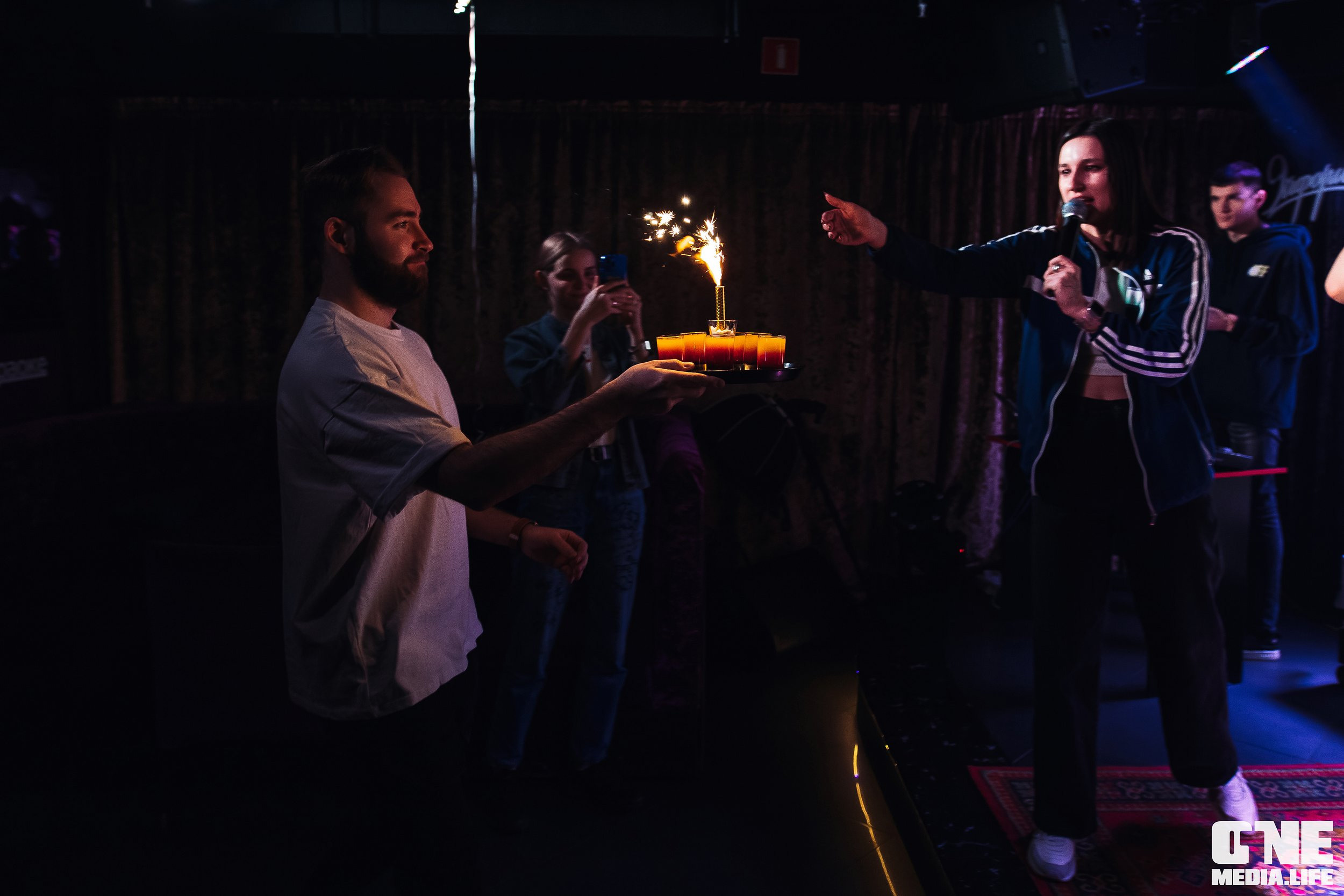 Фоторепортаж из караоке-клуба Эйфория. One Media Life: фоторепортажи, фотоотчеты с мероприятий и заведений