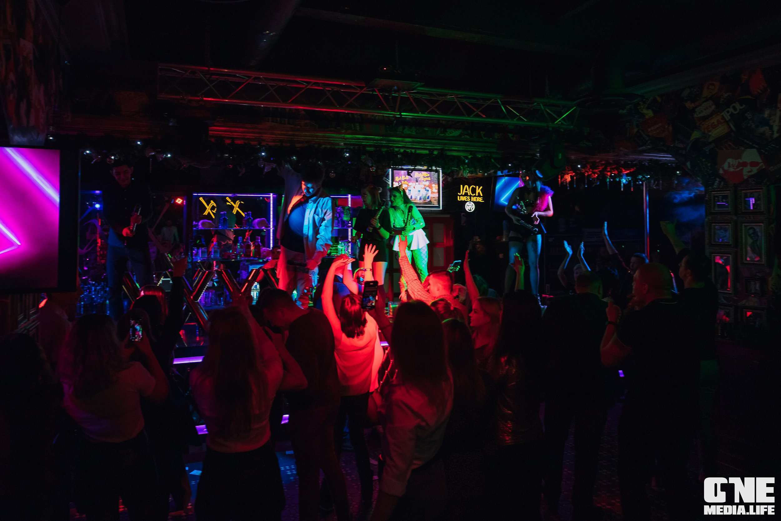 Фоторепортаж из бара XxxX. One Media Life: фоторепортажи, фотоотчеты с мероприятий и заведений