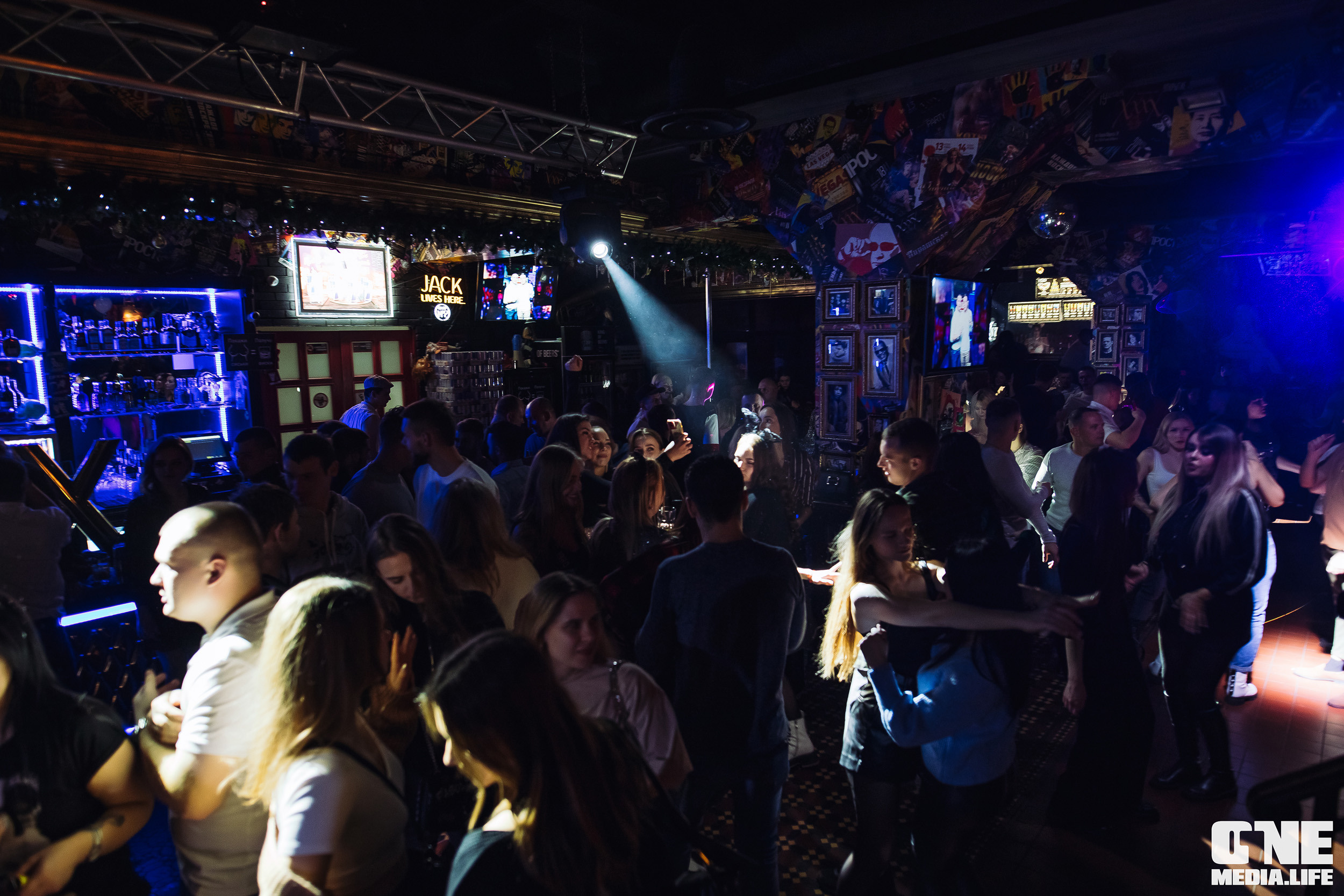 Фоторепортаж из экстрим бара XxxX. One Media Life: фоторепортажи, фотоотчеты с мероприятий и заведений