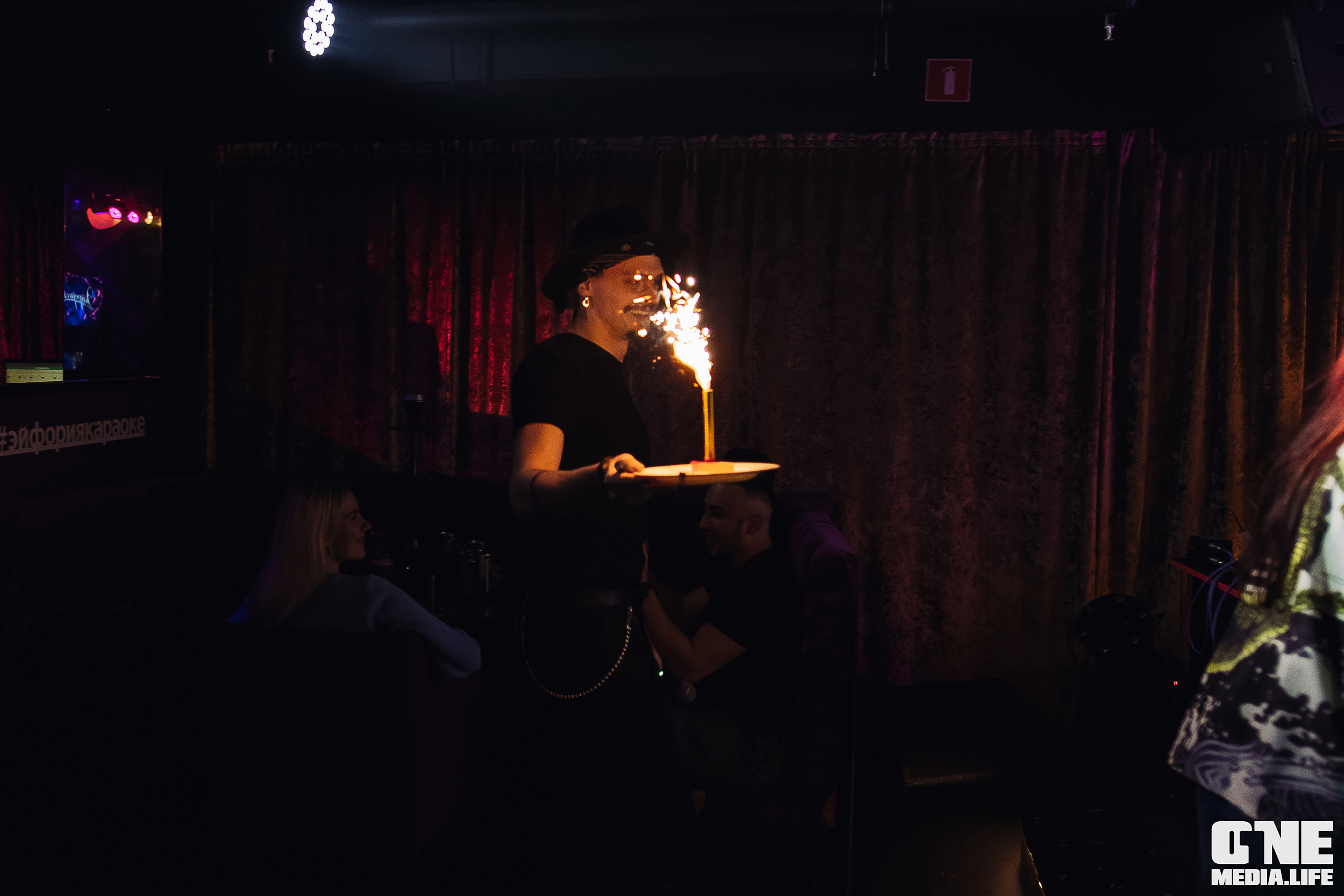 Фоторепортаж из караоке-клуба Эйфория. One Media Life: фоторепортажи, фотоотчеты с мероприятий и заведений