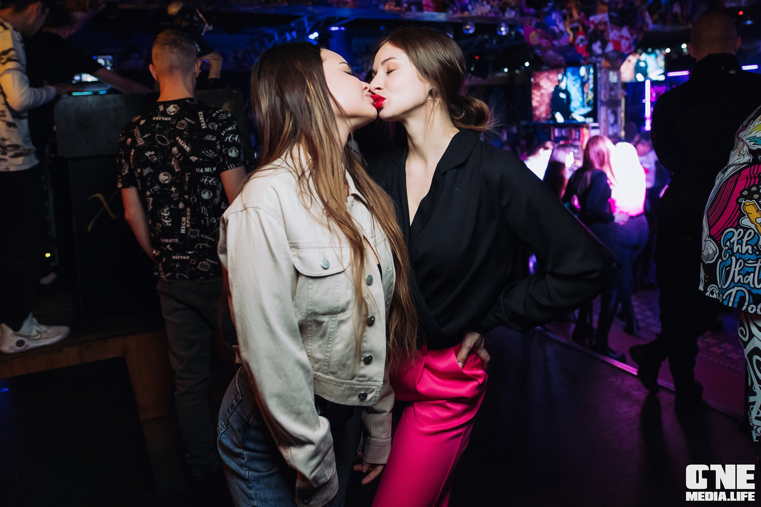 Фоторепортаж из бара XxxX. One Media Life: фоторепортажи, фотоотчеты с мероприятий и заведений