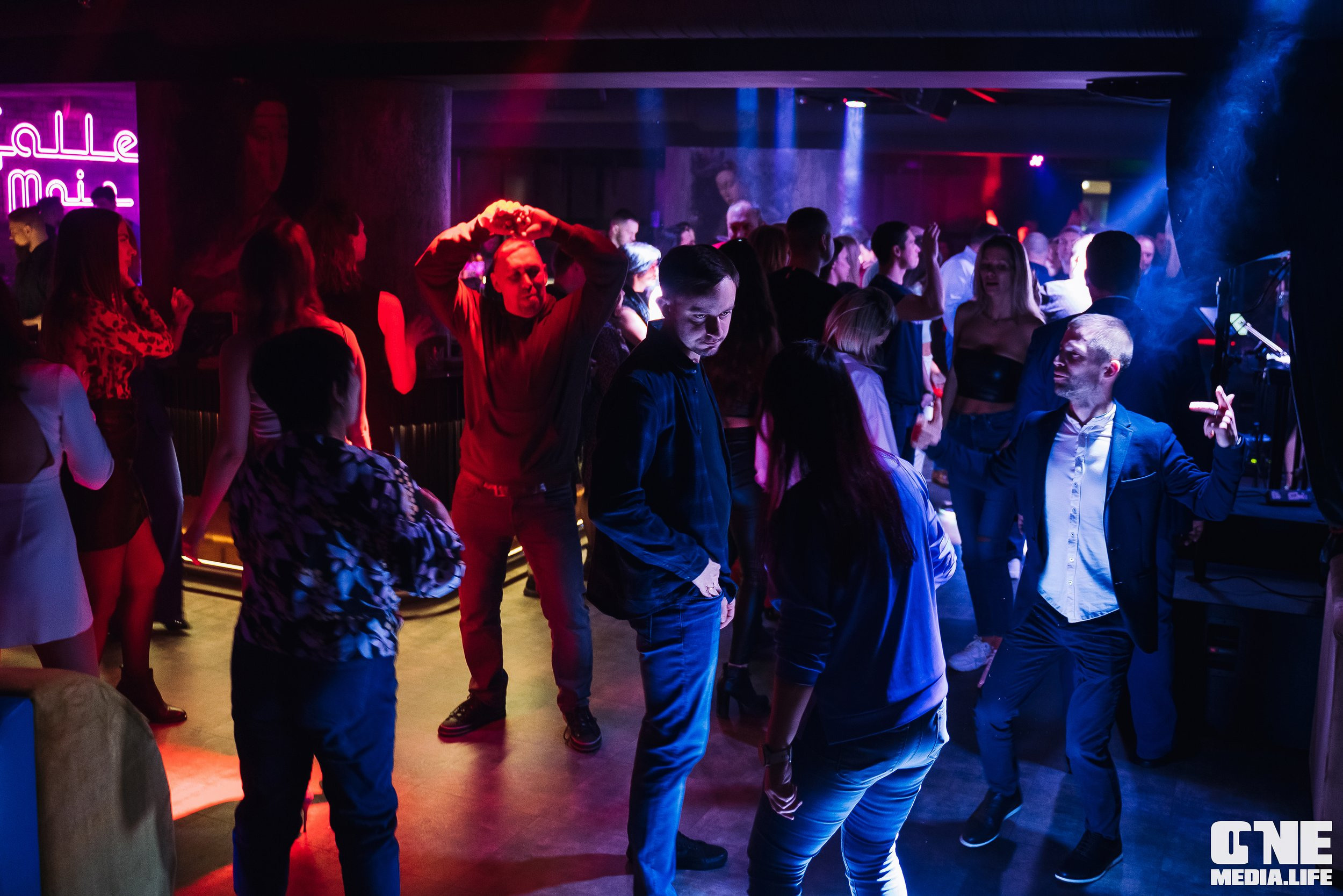 Клубный концерт: группа «ГРОМЧЕ» в The Gallery. One Media Life: фоторепортажи, фотоотчеты с мероприятий и заведений