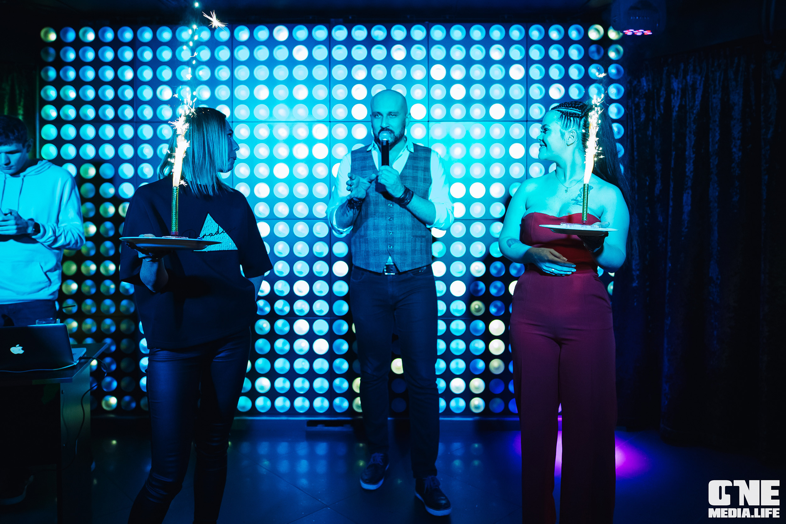 Фоторепортаж из караоке-клуба Эйфория. One Media Life: фоторепортажи, фотоотчеты с мероприятий и заведений