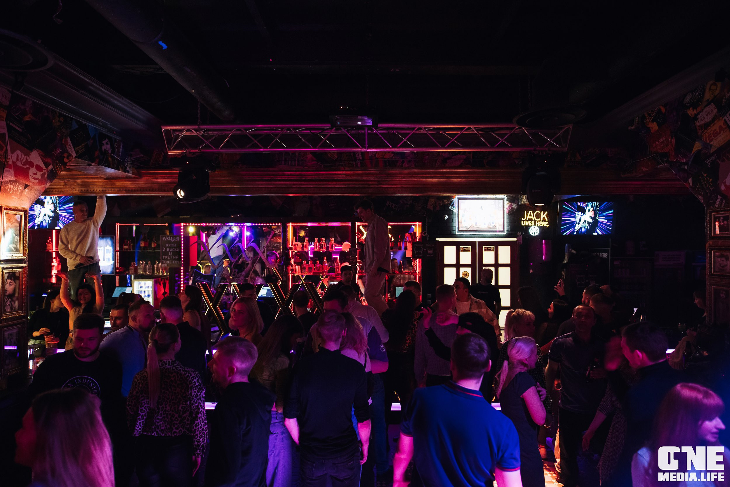 Фоторепортаж из экстрим бара XxxX. One Media Life: фоторепортажи, фотоотчеты с мероприятий и заведений