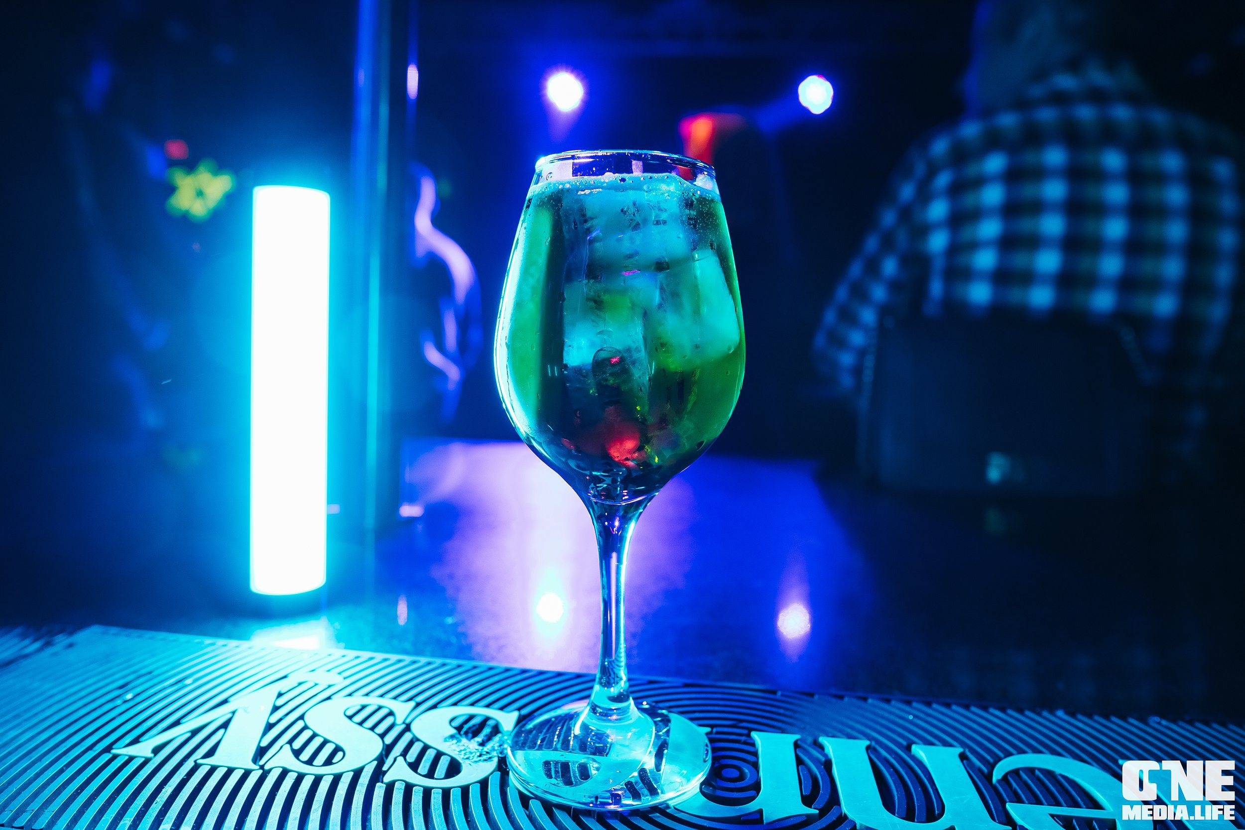 Фоторепортаж из бара XxxX. One Media Life: фоторепортажи, фотоотчеты с мероприятий и заведений