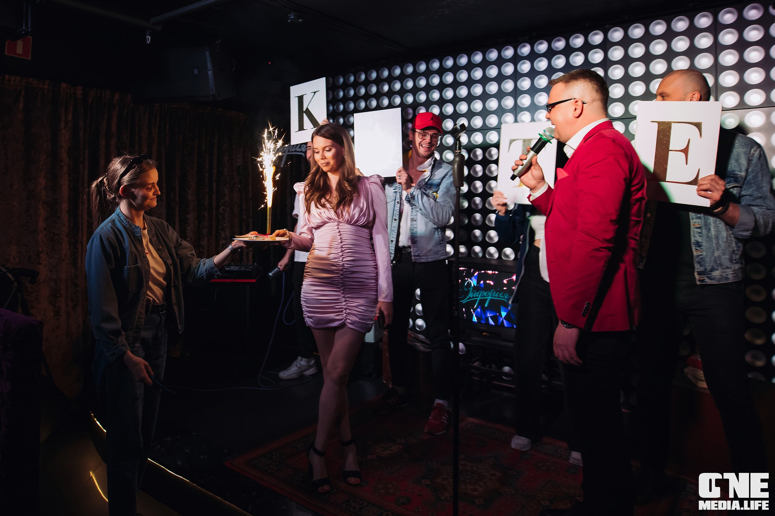 Фоторепортаж из караоке-клуба Эйфория. One Media Life: фоторепортажи, фотоотчеты с мероприятий и заведений