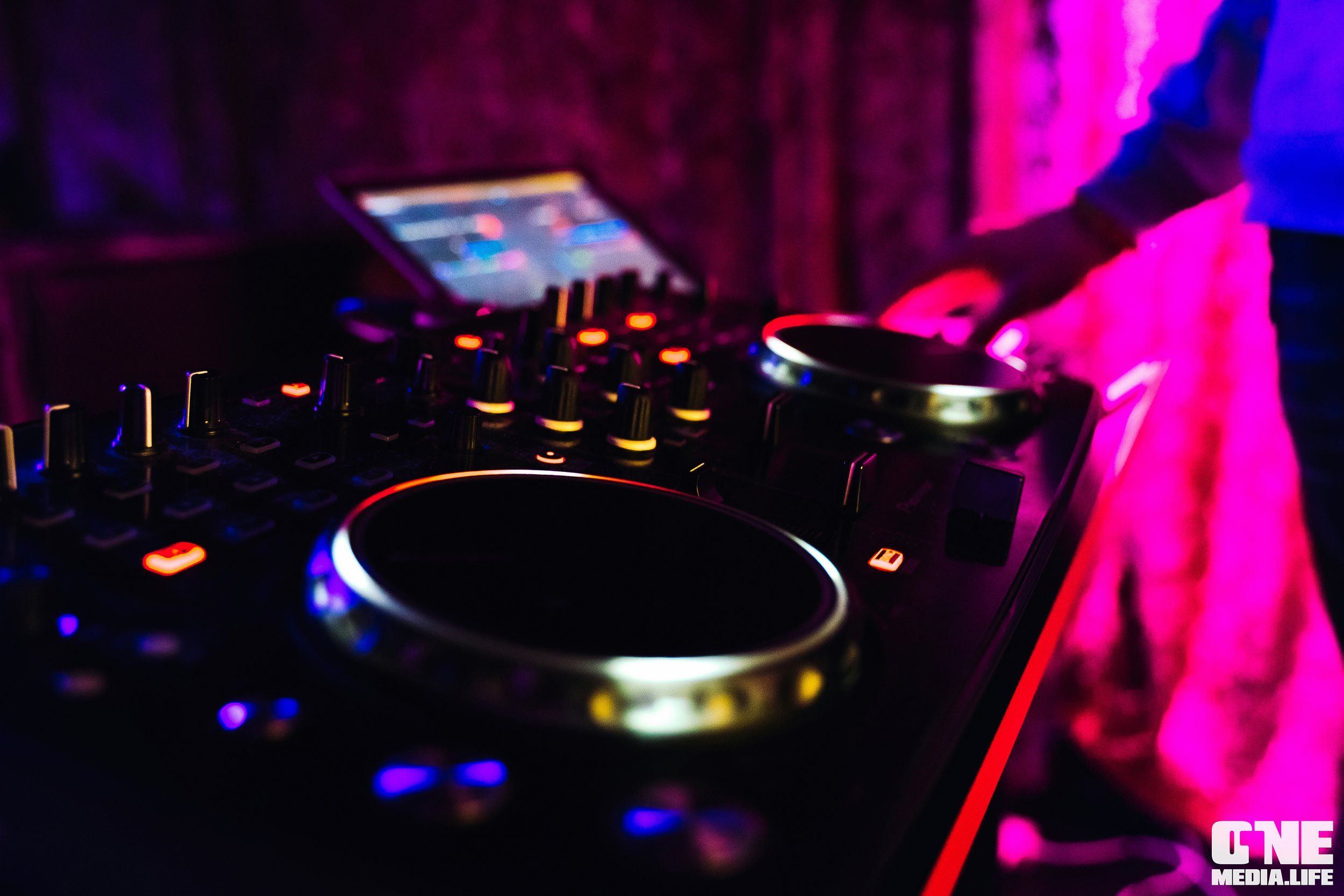 Фоторепортаж из караоке-клуба Эйфория. One Media Life: фоторепортажи, фотоотчеты с мероприятий и заведений