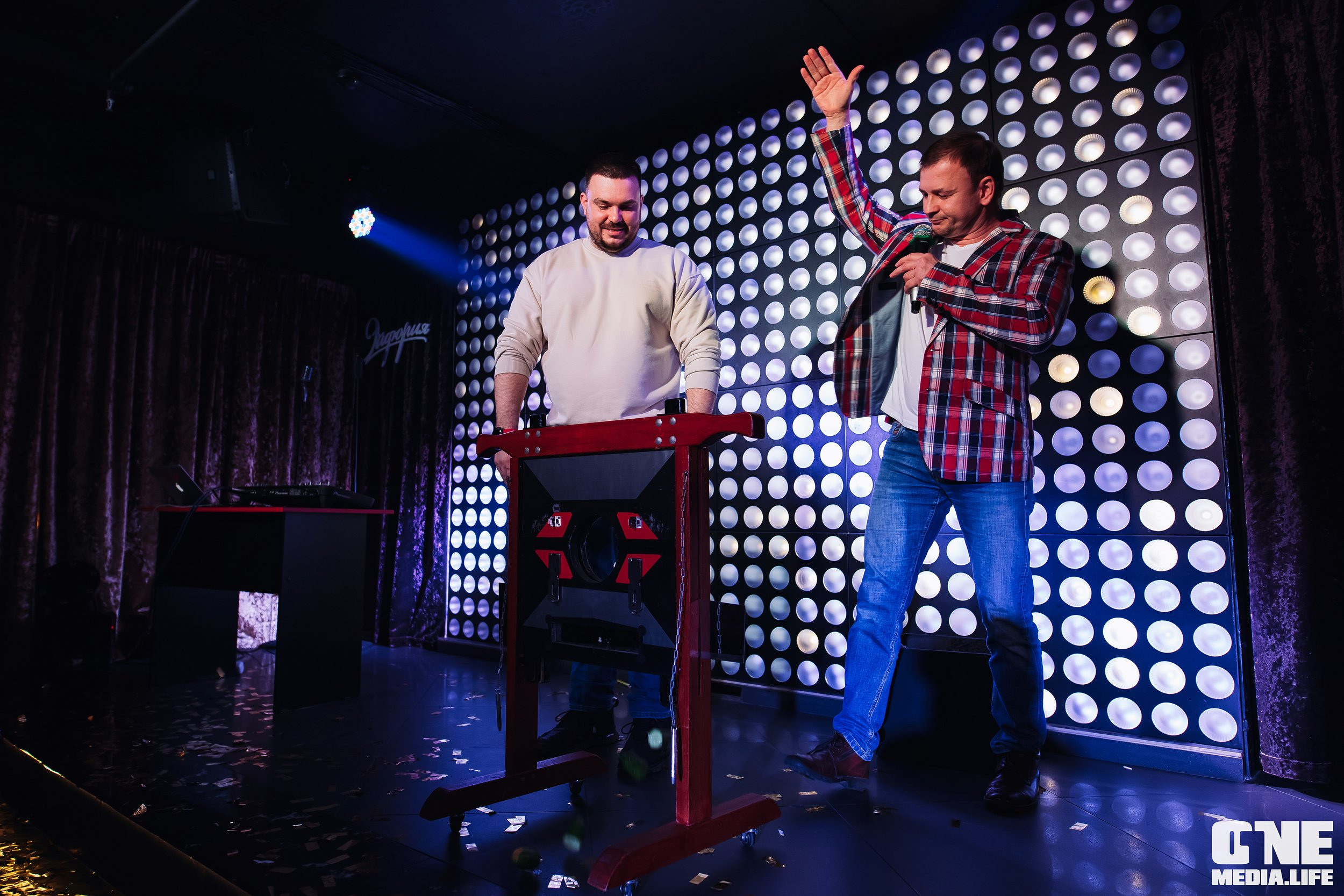 Фоторепортаж из караоке-клубе Эйфория. One Media Life: фоторепортажи, фотоотчеты с мероприятий и заведений