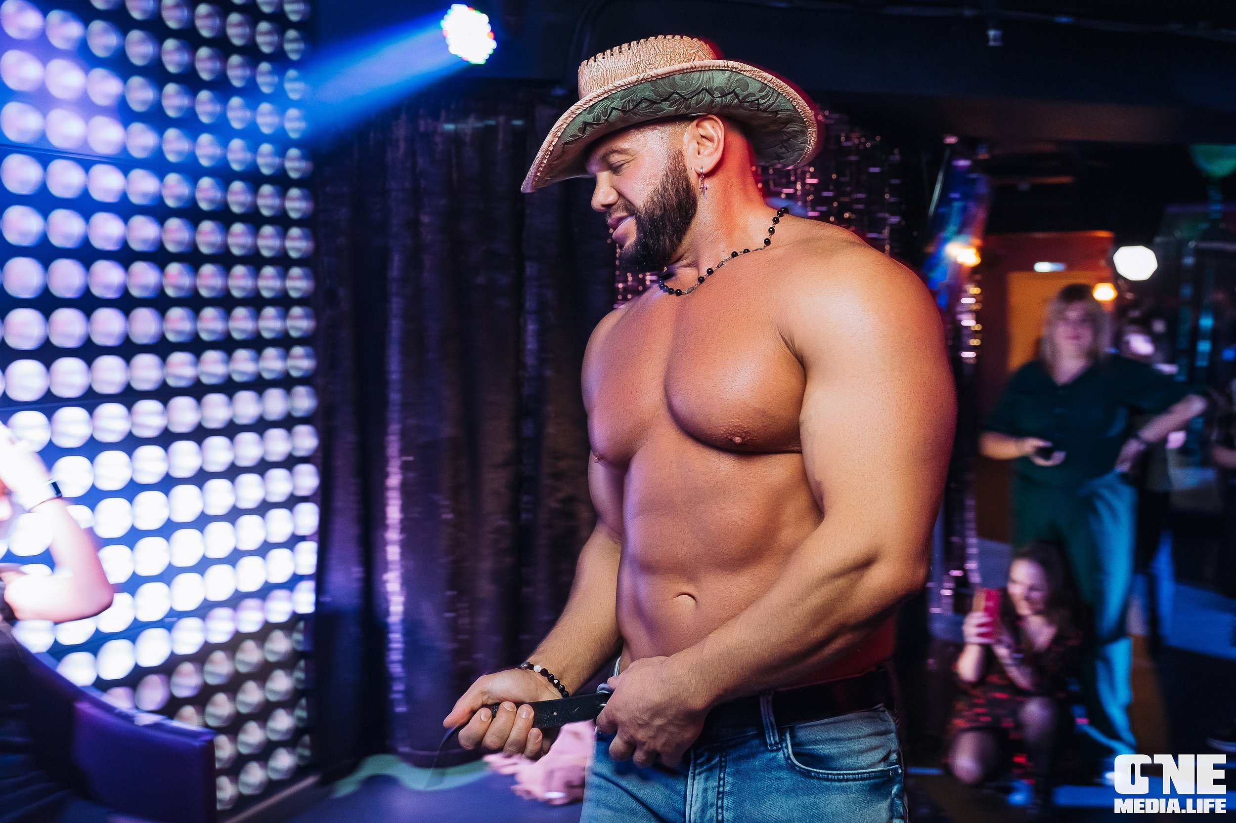 Фоторепортаж из караоке-клуба Эйфория. One Media Life: фоторепортажи, фотоотчеты с мероприятий и заведений