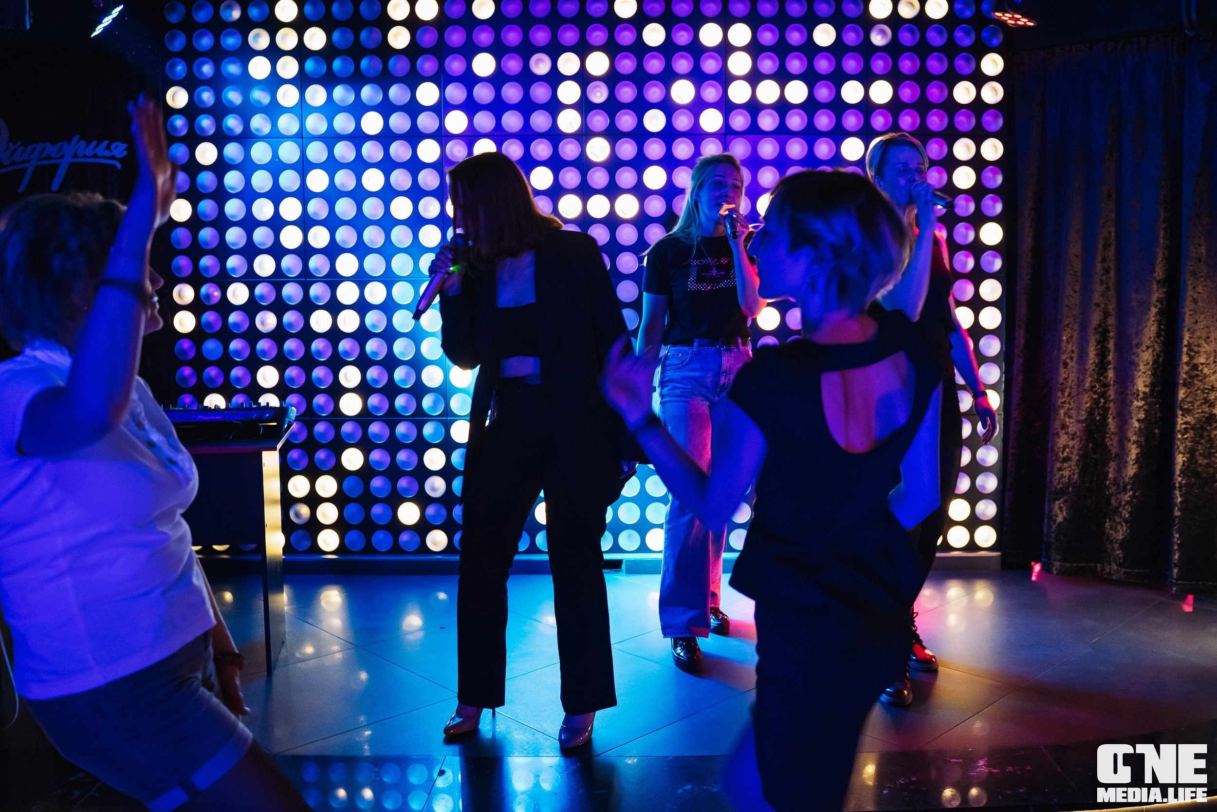 Фоторепортаж из караоке-клуба Эйфория. One Media Life: фоторепортажи, фотоотчеты с мероприятий и заведений