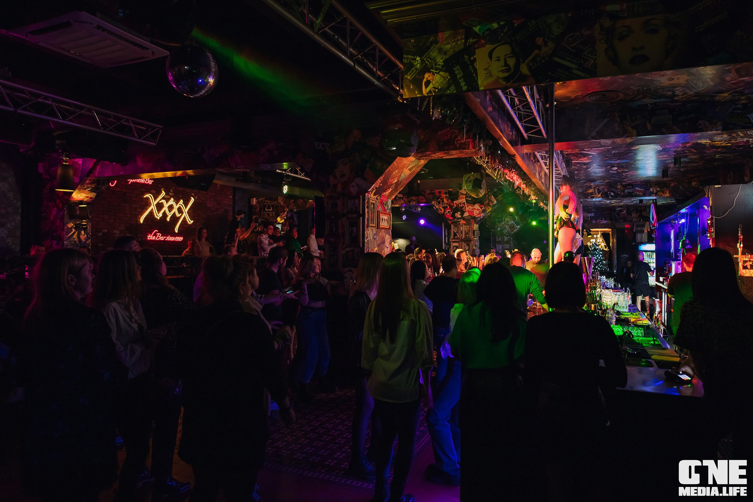 Фоторепортаж из бара XxxX. One Media Life: фоторепортажи, фотоотчеты с мероприятий и заведений