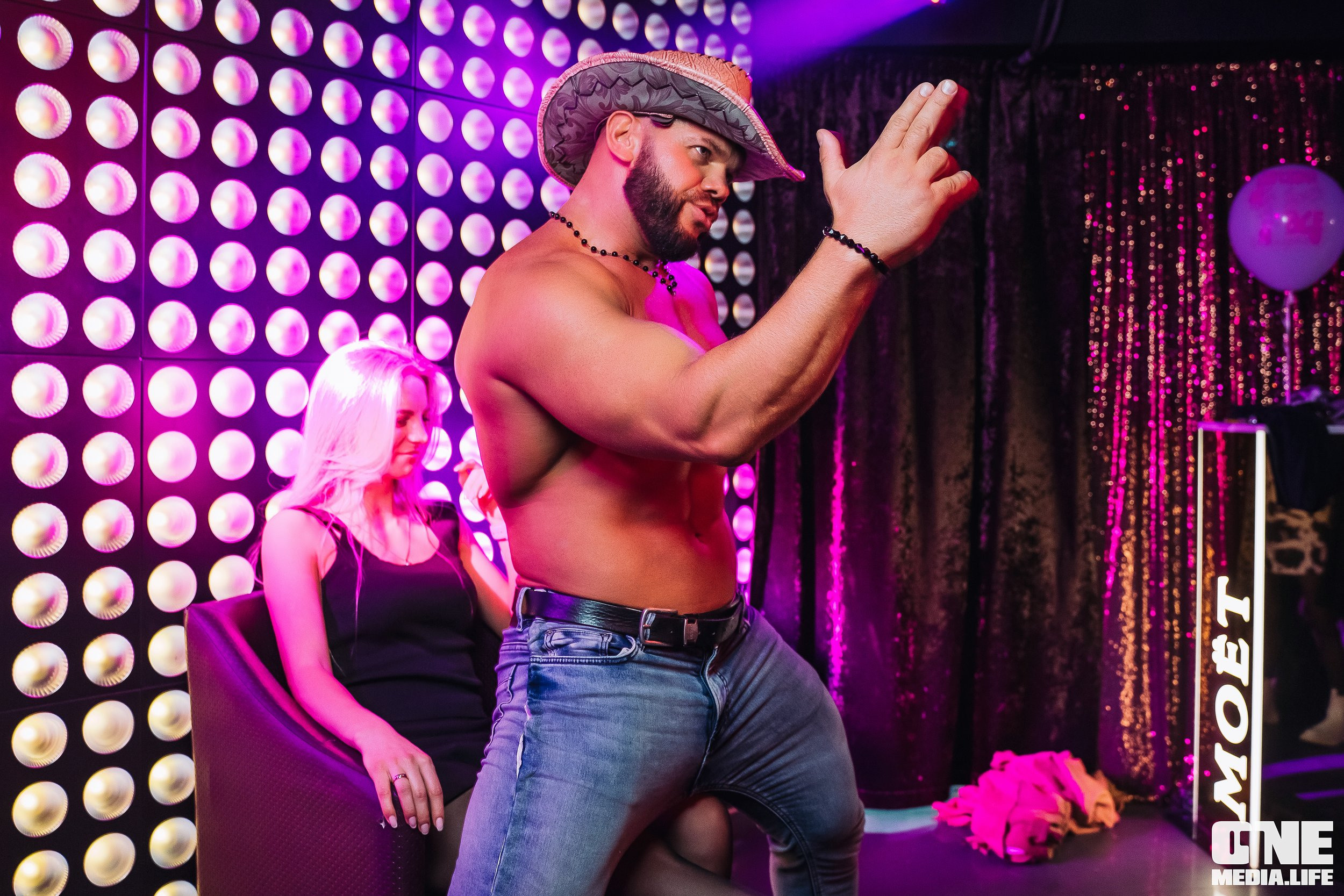 Фоторепортаж из караоке-клуба Эйфория. One Media Life: фоторепортажи, фотоотчеты с мероприятий и заведений