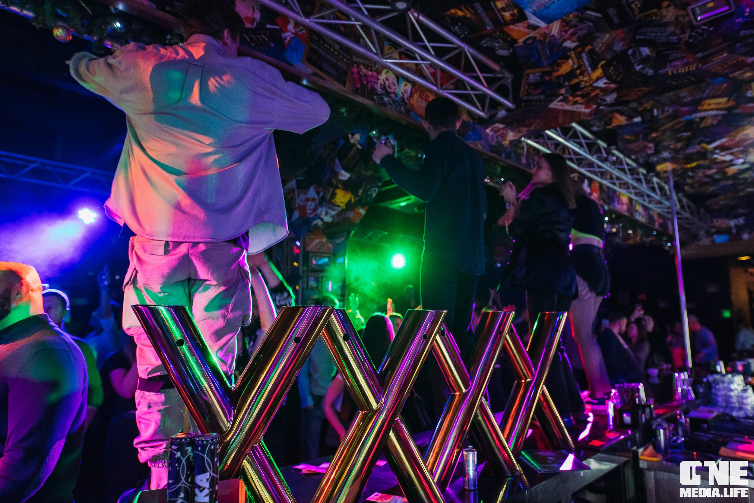 Фоторепортаж из бара XxxX. One Media Life: фоторепортажи, фотоотчеты с мероприятий и заведений