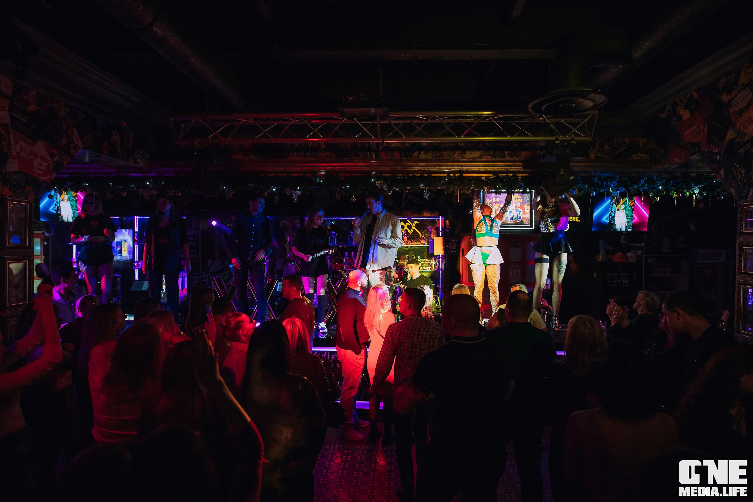 Фоторепортаж из бара XxxX. One Media Life: фоторепортажи, фотоотчеты с мероприятий и заведений