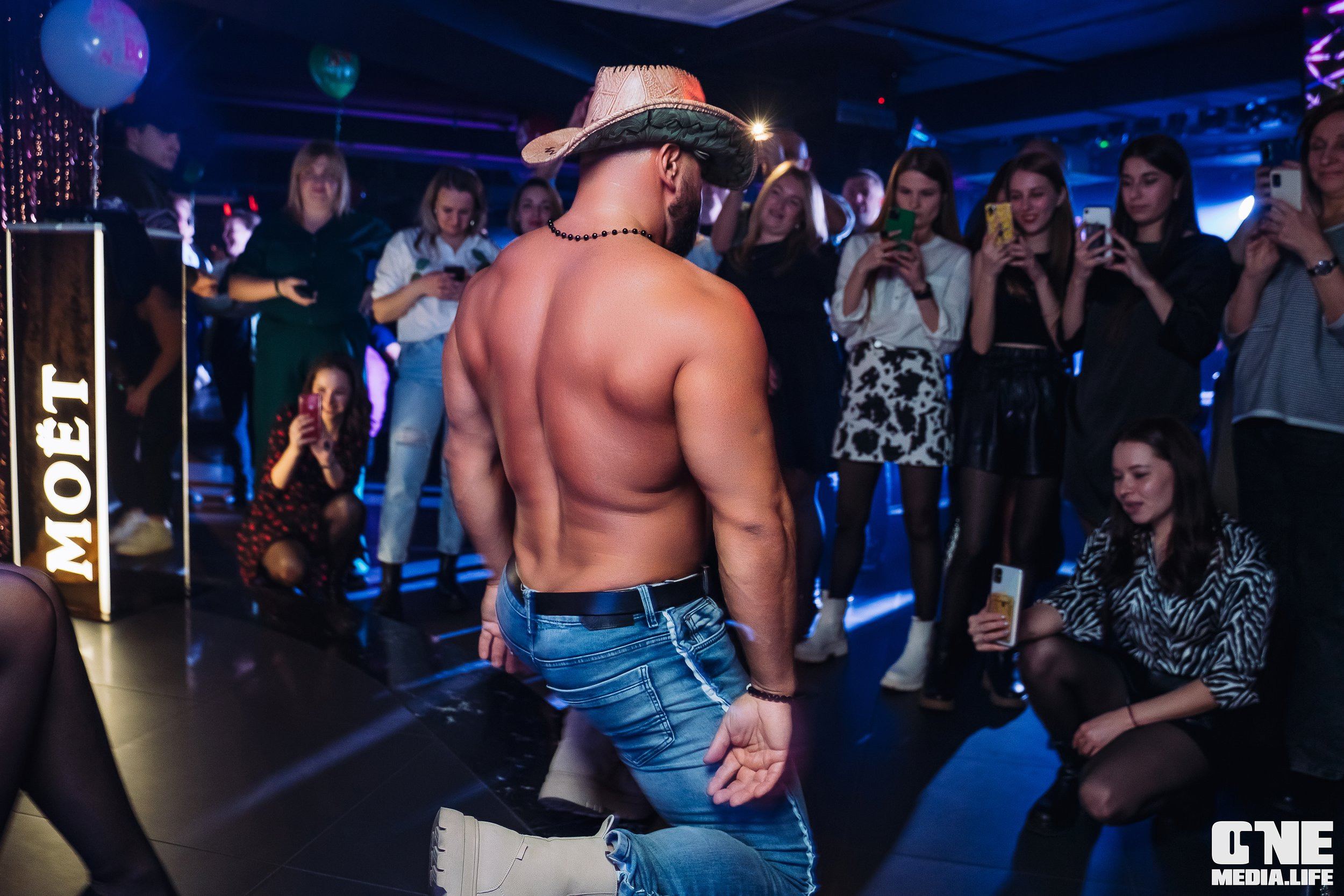 Фоторепортаж из караоке-клуба Эйфория. One Media Life: фоторепортажи, фотоотчеты с мероприятий и заведений