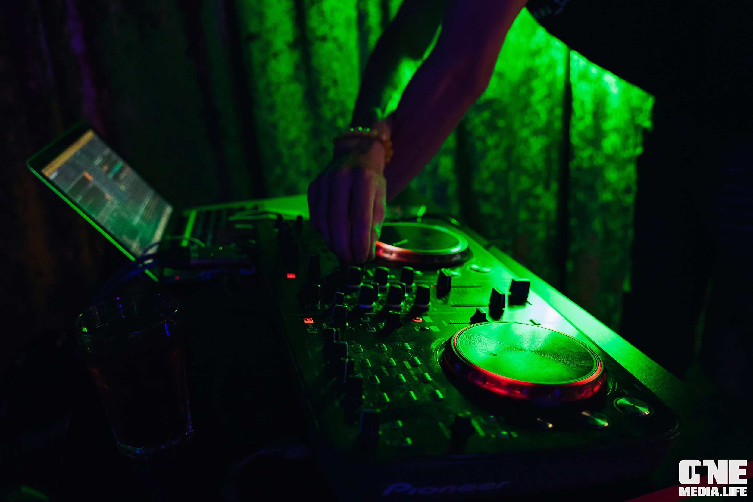 Фоторепортаж из караоке-клуба Эйфория. One Media Life: фоторепортажи, фотоотчеты с мероприятий и заведений