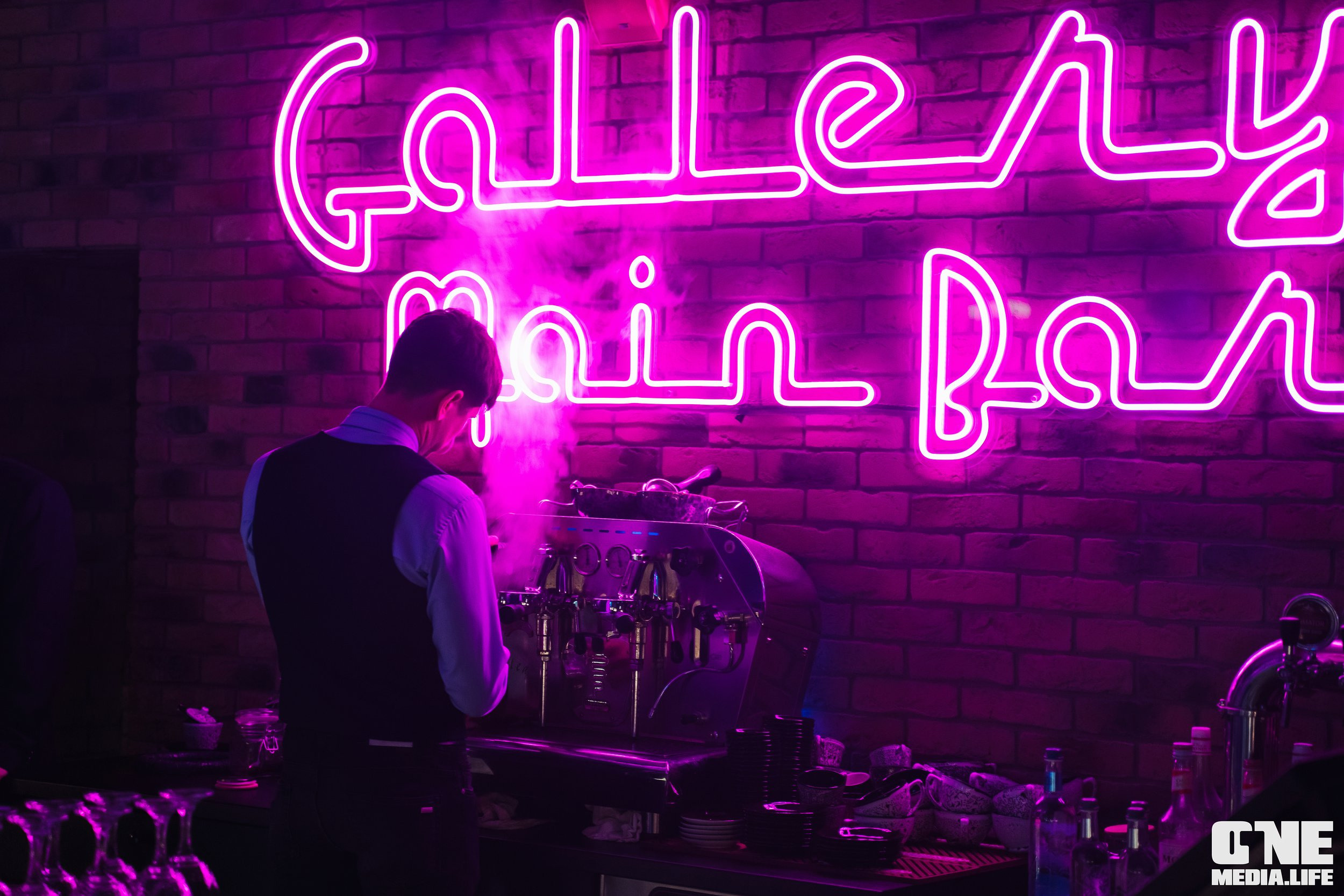 Клубный концерт: группа «ГРОМЧЕ» в The Gallery. One Media Life: фоторепортажи, фотоотчеты с мероприятий и заведений