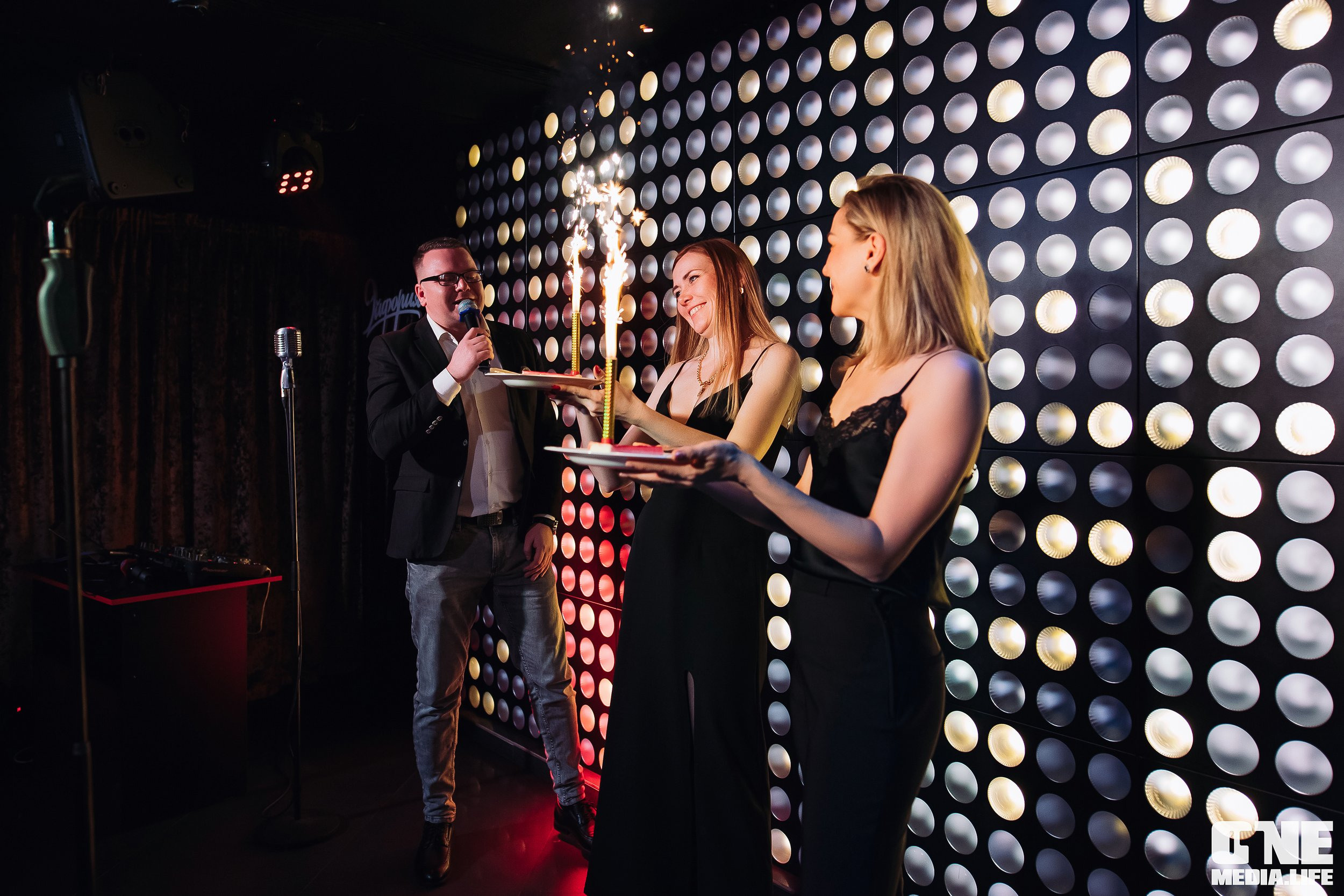 Фоторепортаж из караоке-клуба Эйфория. One Media Life: фоторепортажи, фотоотчеты с мероприятий и заведений