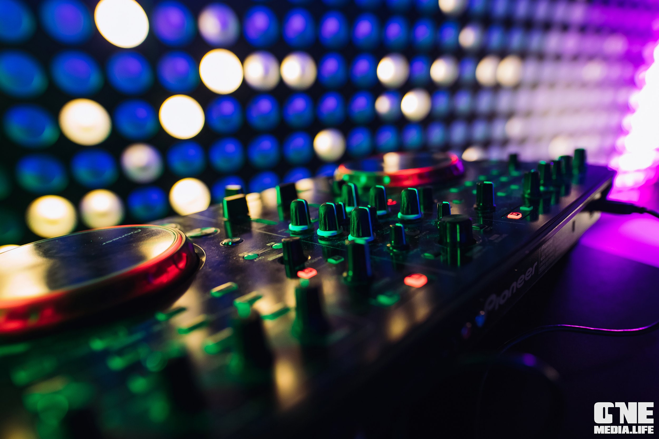 Фоторепортаж из караоке-клуба Эйфория. One Media Life: фоторепортажи, фотоотчеты с мероприятий и заведений