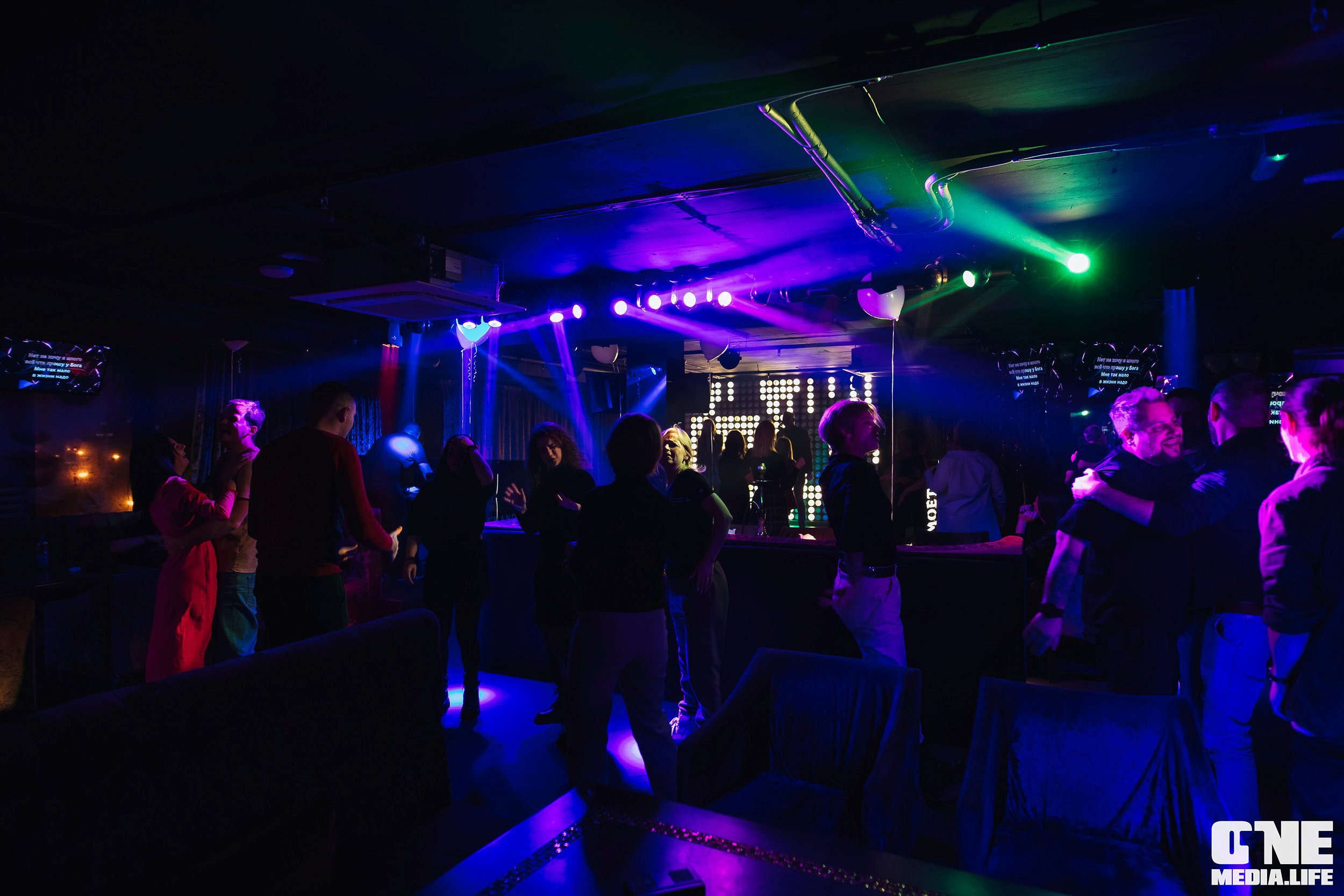 Фоторепортаж из караоке-клубе Эйфория. One Media Life: фоторепортажи, фотоотчеты с мероприятий и заведений