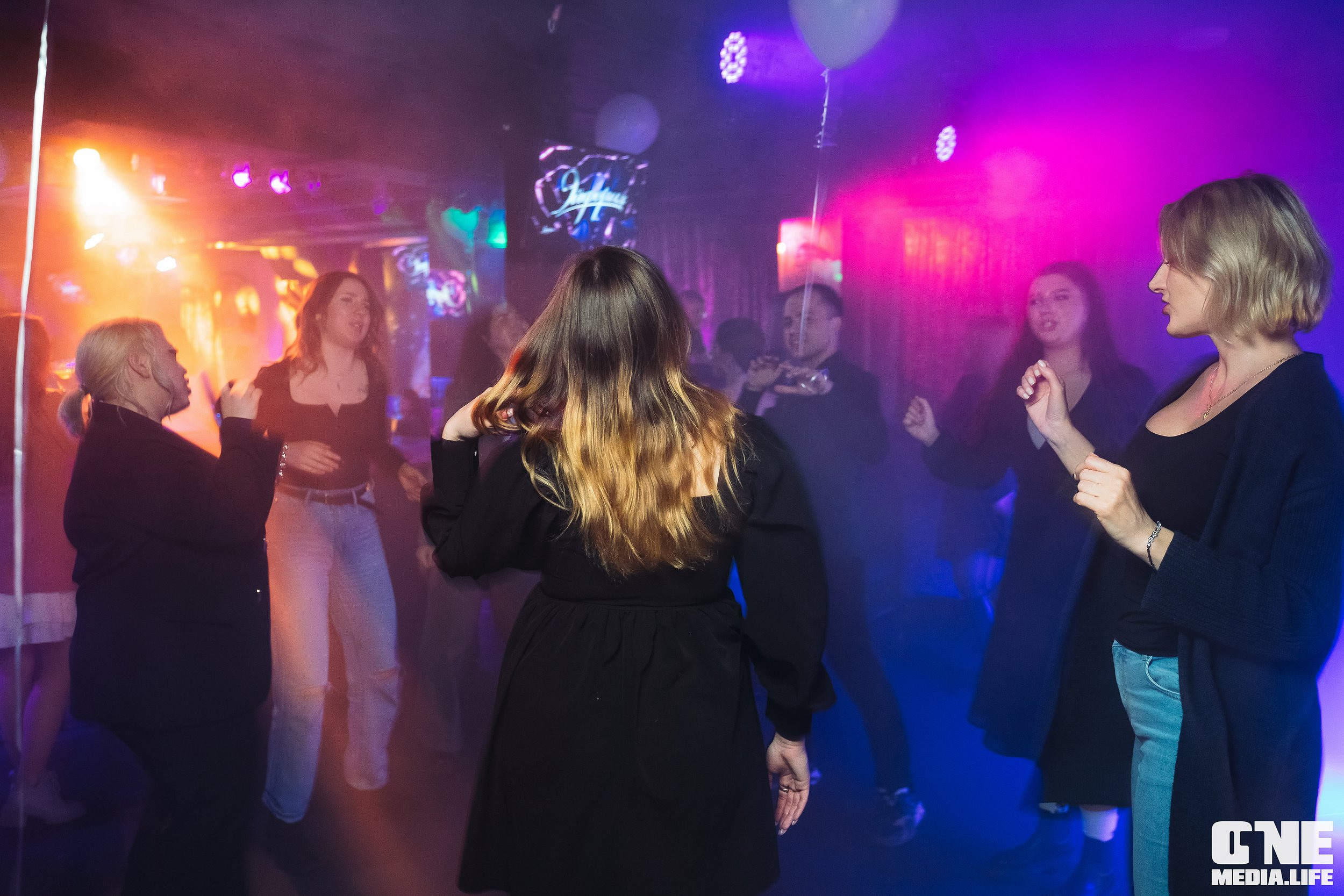 Фоторепортаж из караоке-клуба Эйфория. One Media Life: фоторепортажи, фотоотчеты с мероприятий и заведений