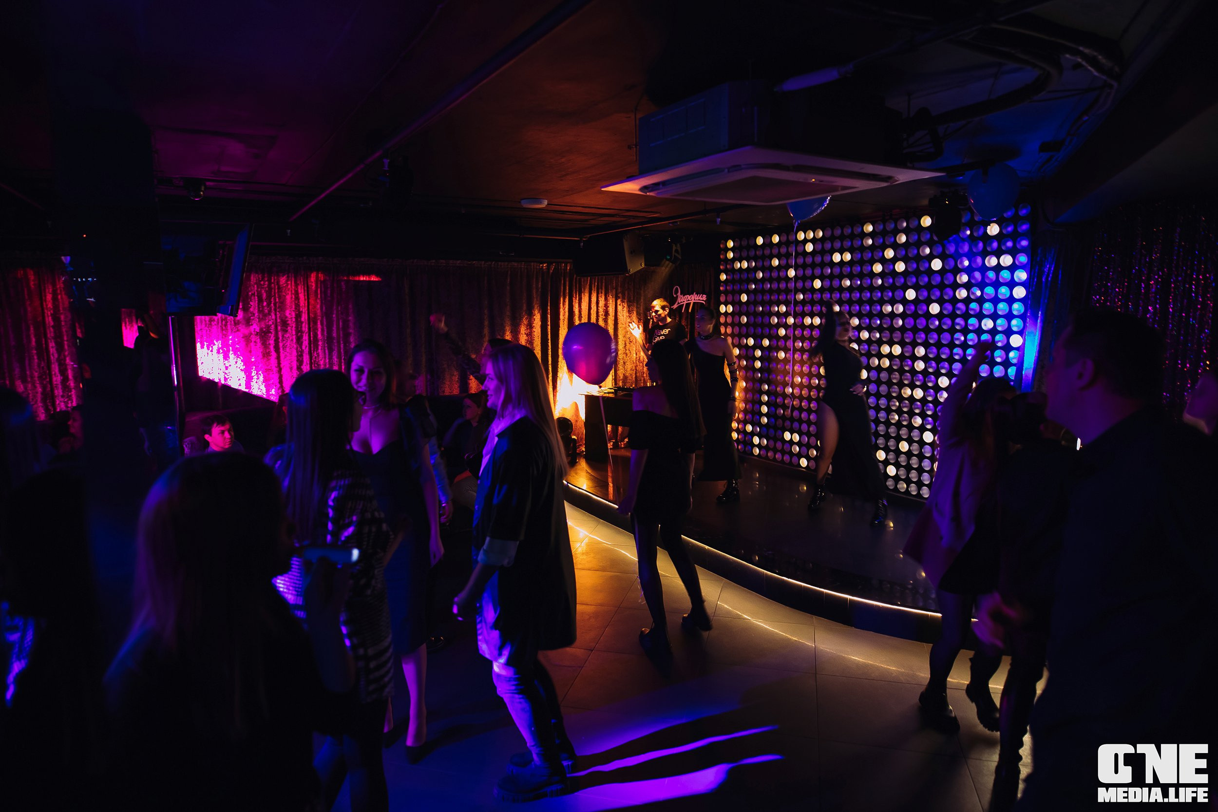Фоторепортаж из караоке-клуба Эйфория. One Media Life: фоторепортажи, фотоотчеты с мероприятий и заведений