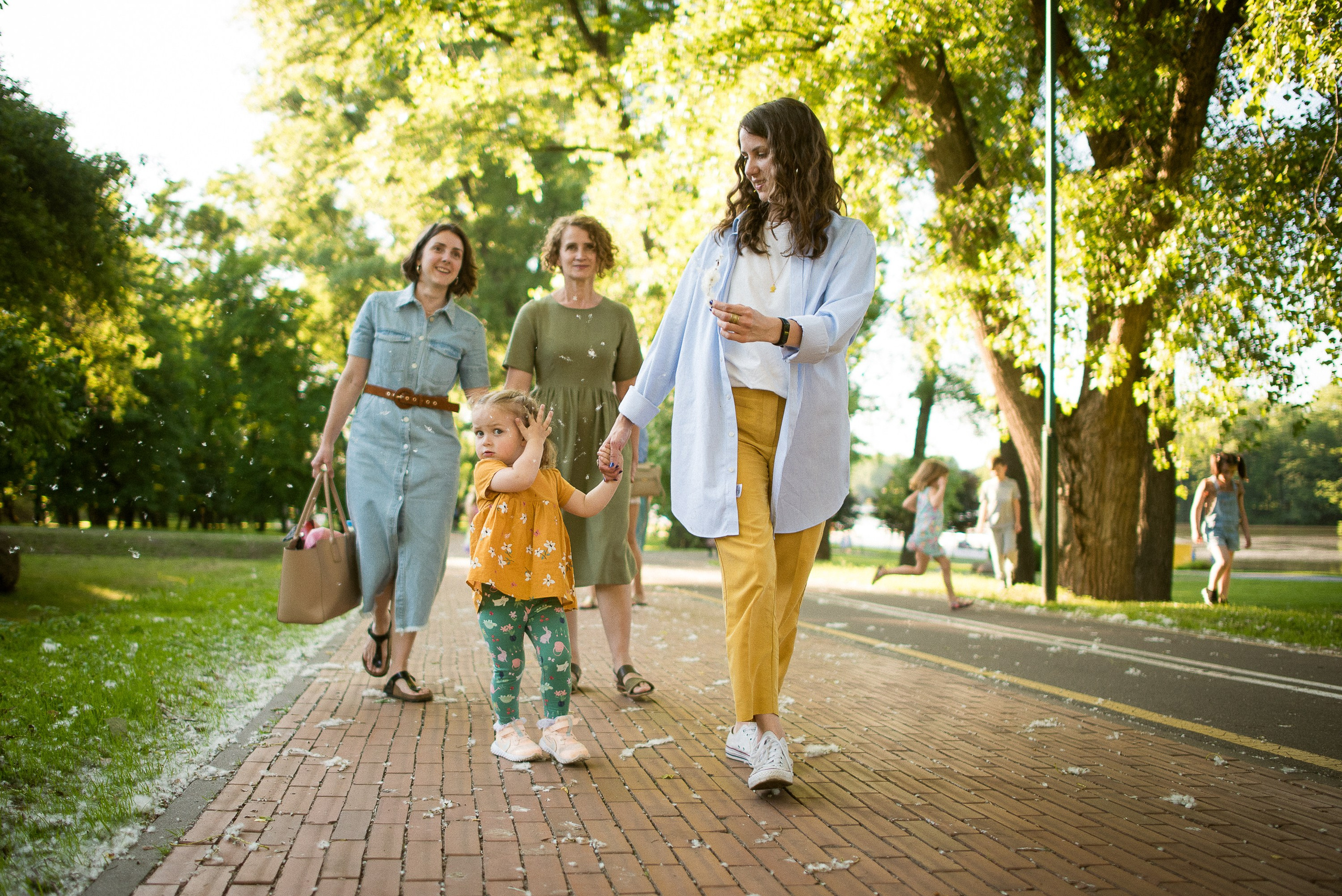 Park Family Walk. Documentary family photography in Barcelona and beyond