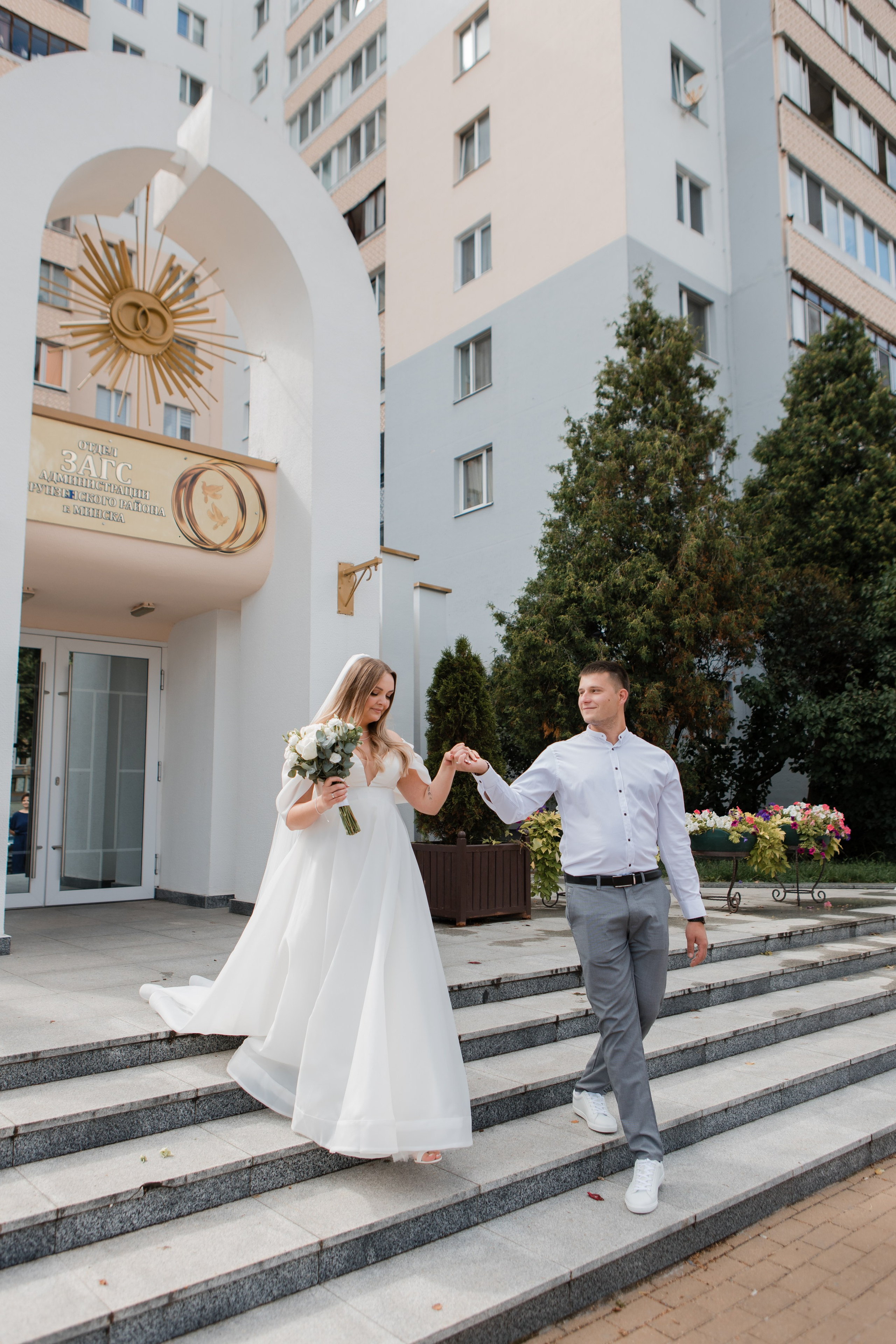 Отдел ЗАГС Администрации Фрунзенского района. Видеосъемка и фотосъемка свадеб. Фотограф и оператор на свадьбу. Видеосъемка подкастов, собственная видео-фотостудии. Предметная фотосъемка
