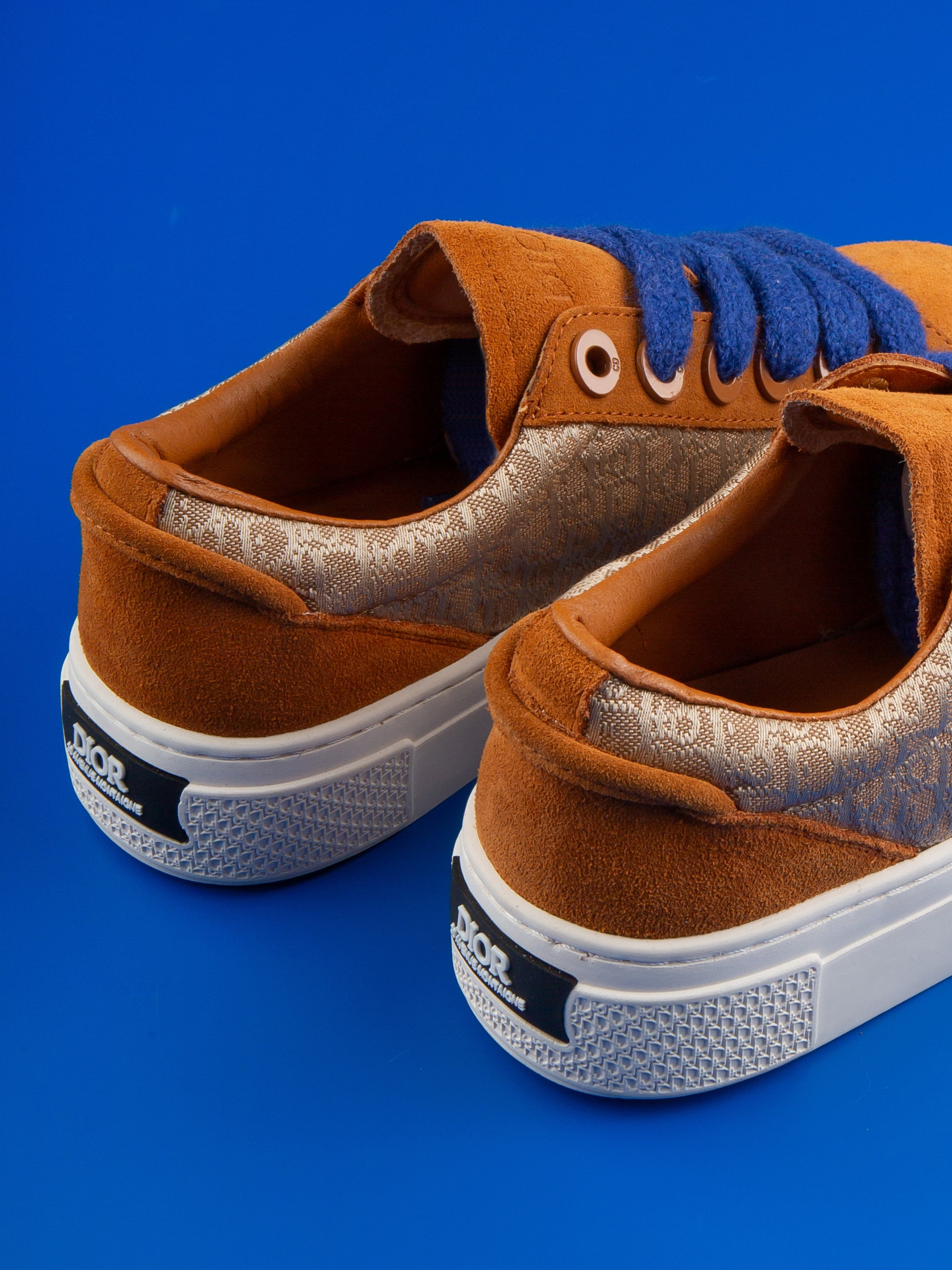 Обувь на цветных фонах. Фотограф Мария Кольцова