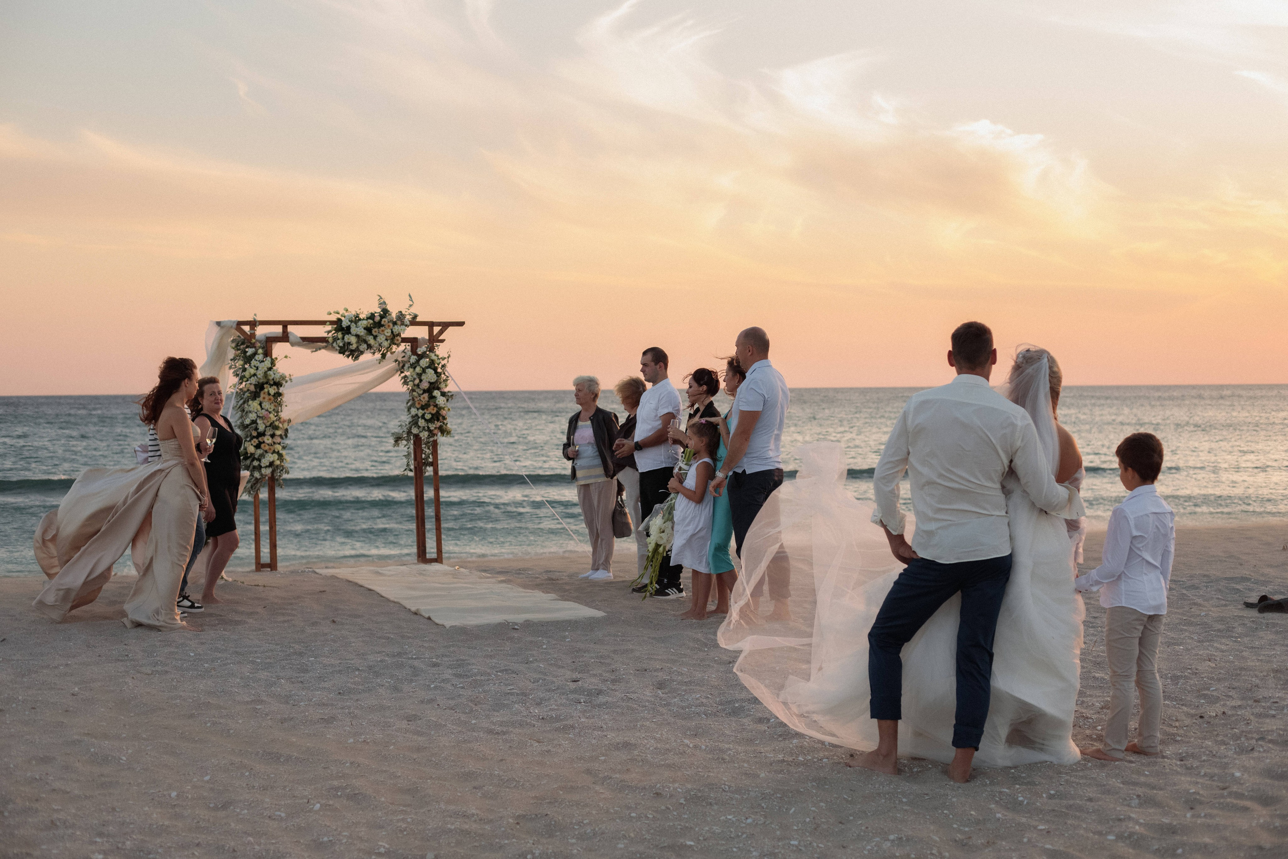 «Начало любви на побережье Поповки: история свадьбы, застывшая в кадре». Свадебный фотограф Мироманов Николай в Крыму