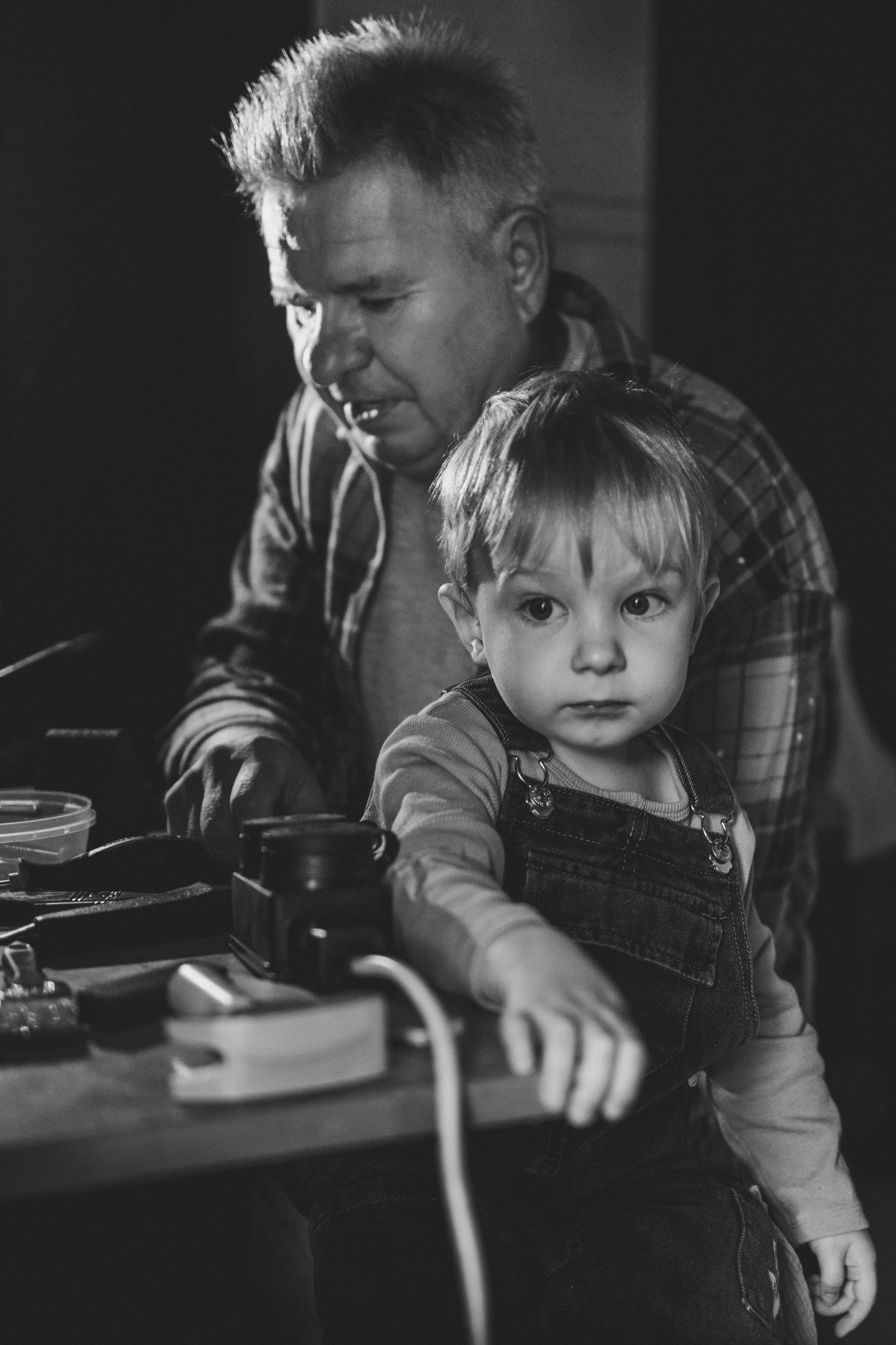 Стройка с дедом. Фотограф lifestylе в Москве Пшеничная Анастасия