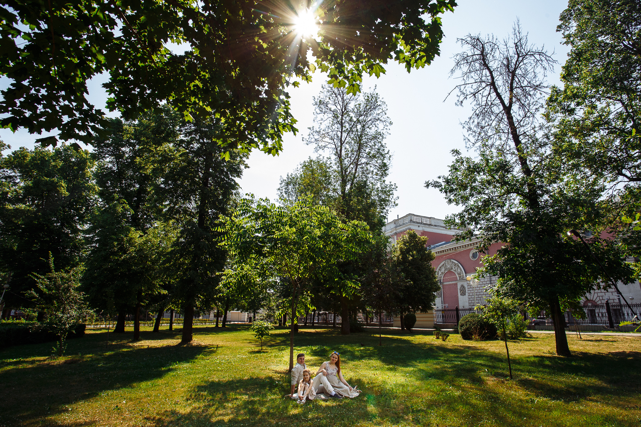 Семейная прогулка по городу. Свадебный и семейный фотограф в Твери, Москве, Санкт-Петербурге