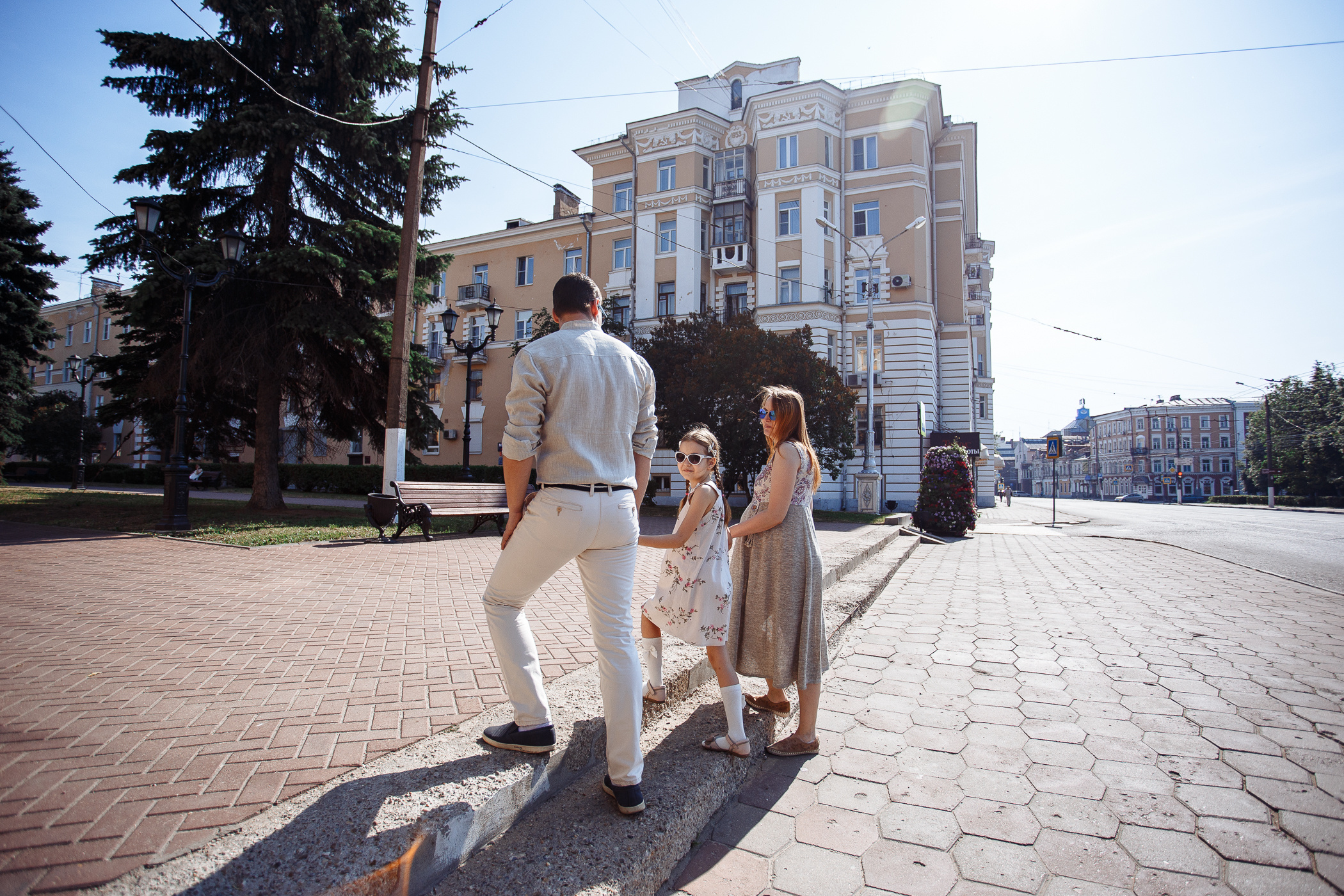 Семейная прогулка по городу. Свадебный и семейный фотограф в Твери, Москве, Санкт-Петербурге