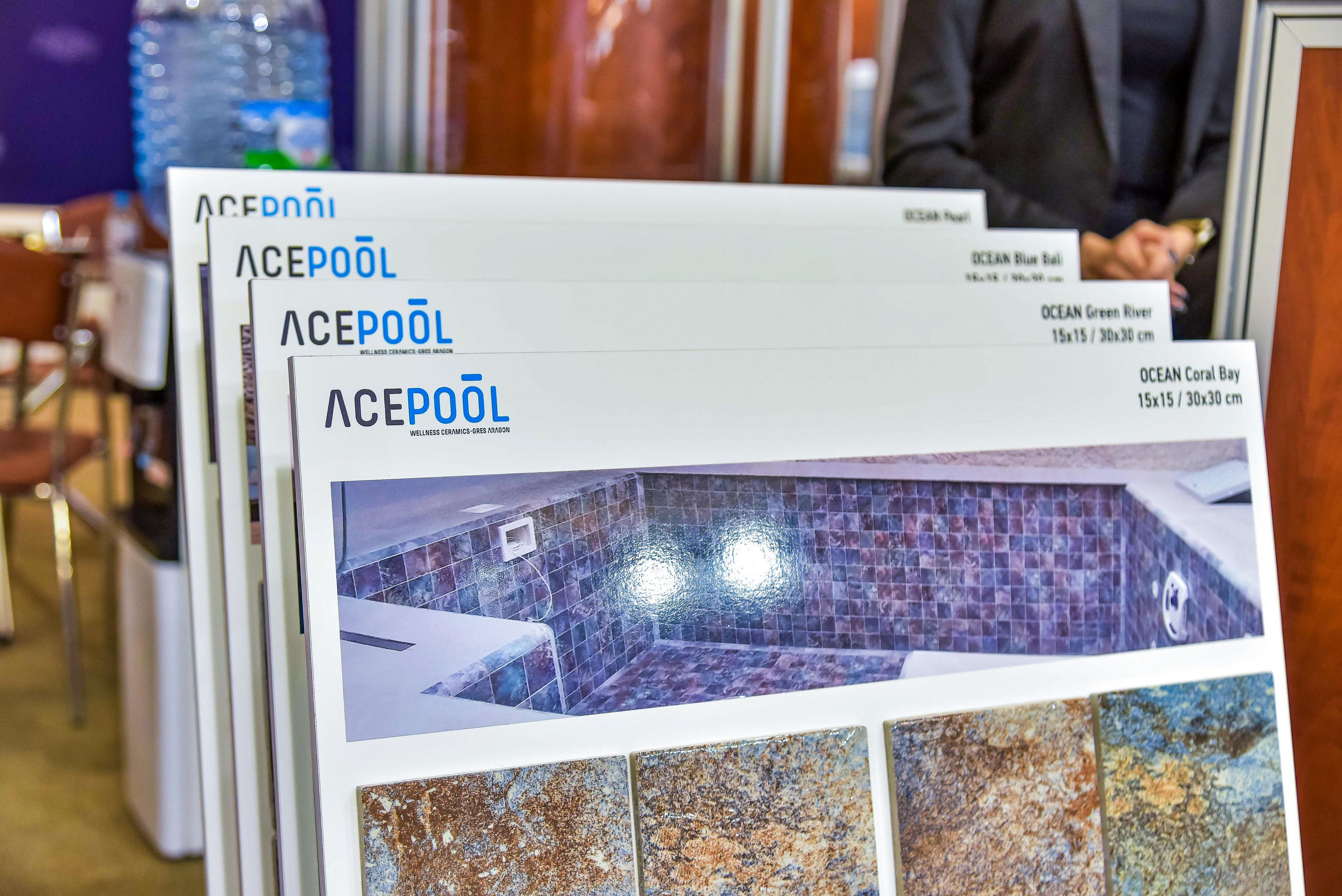 Выступление спикера на выставке в Москве, репортажная фотосъемка мероприятия передает атмосферу мероприятия.