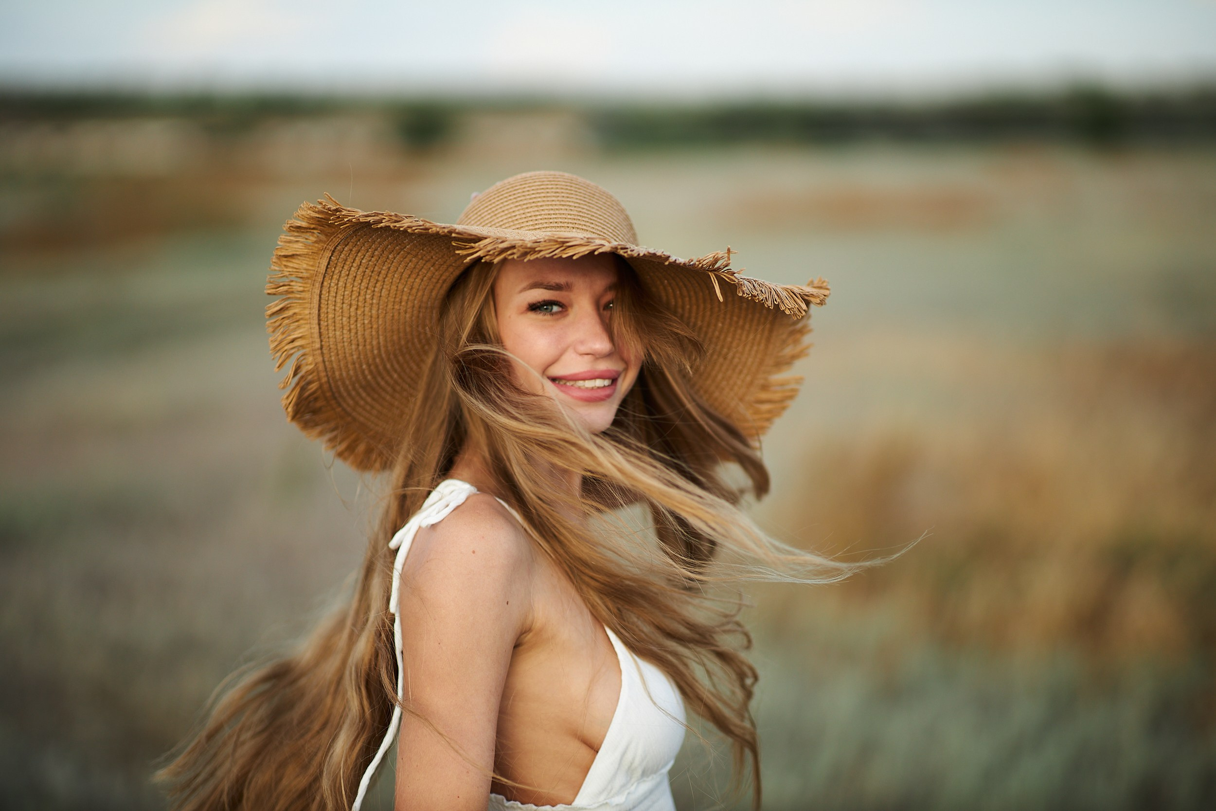 Фотоссесия в поле. Фотограф Максим Маркелов