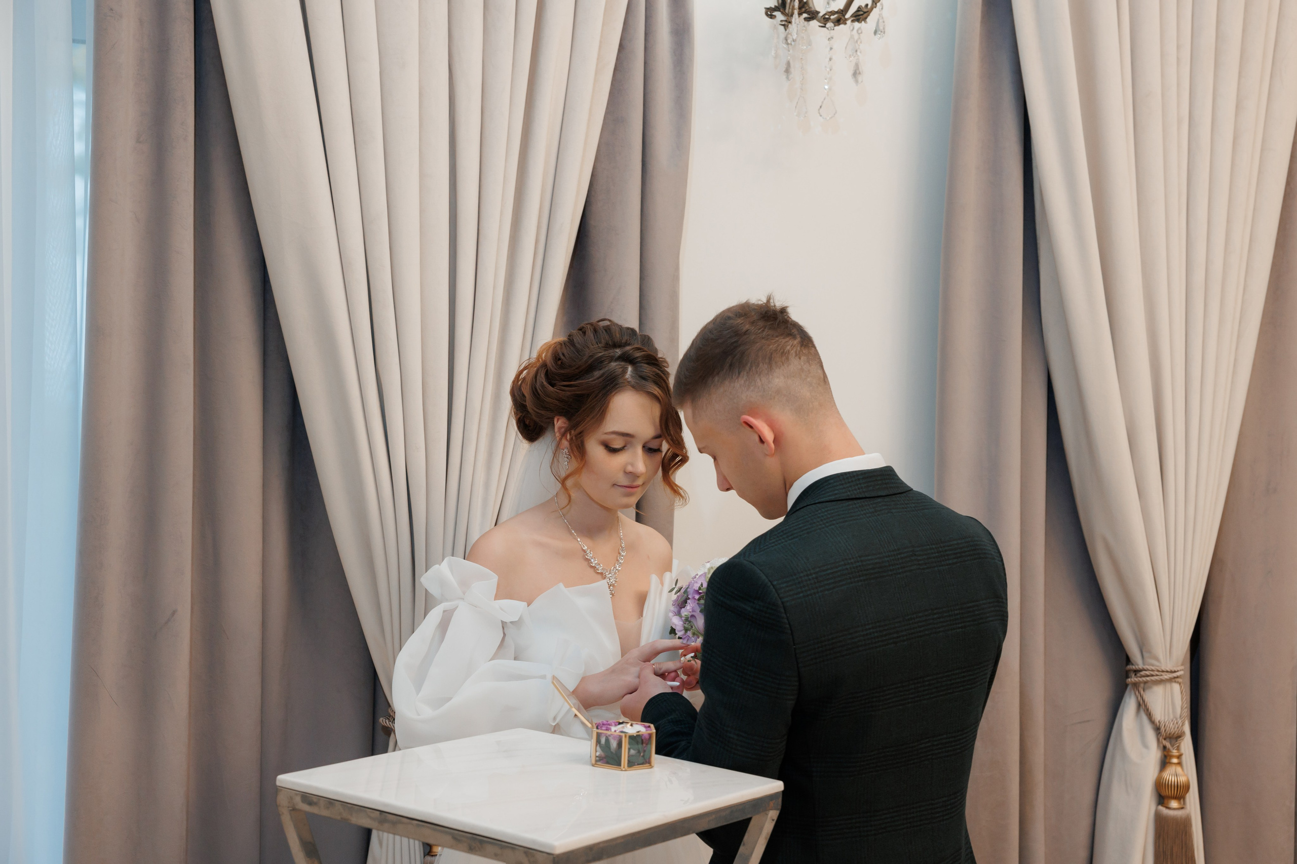 Константин и Дарья, ЗАГС ВДНХ, отель Soluxe, ресторан «Антик». Свадебный и репортажный фотограф (Москва, Королев и другие)