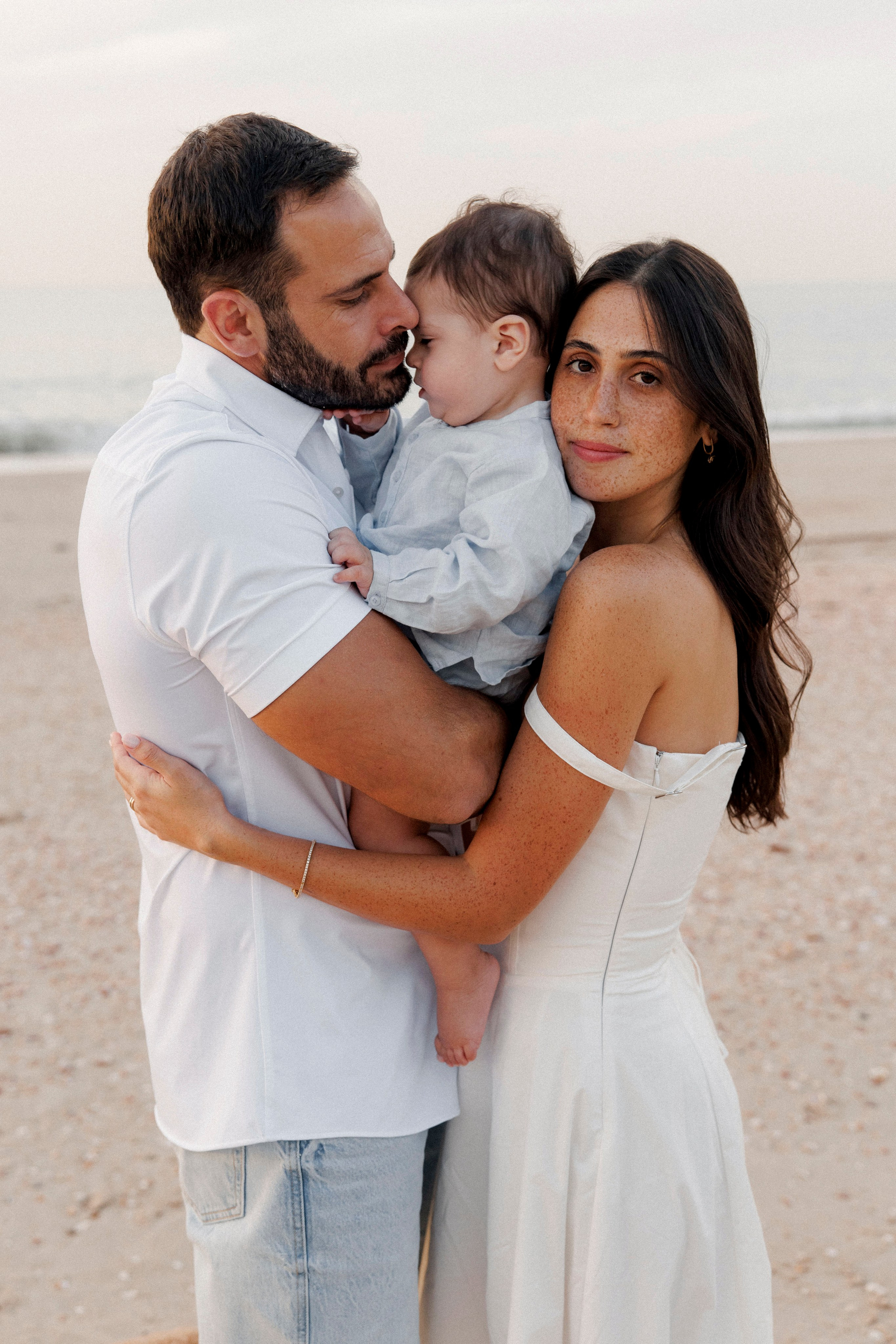 First year family photos near the sea. Главная