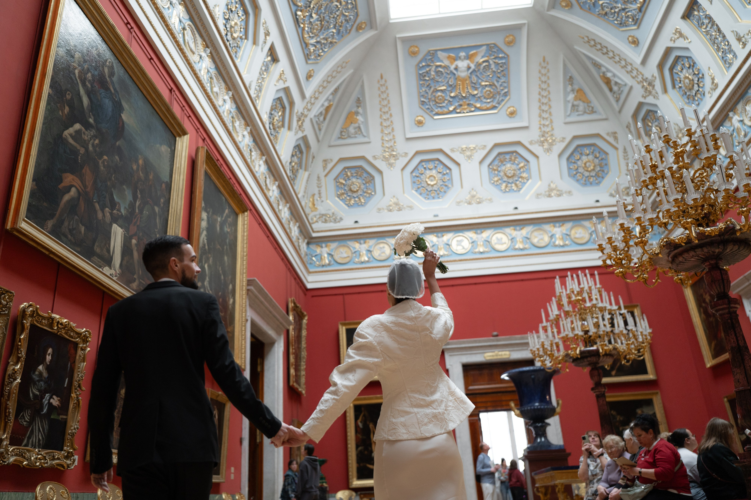 Свадебная фотосессия в Апреле в Петербурге. Свадебный фотограф Александр Невский в Санкт-Петербурге