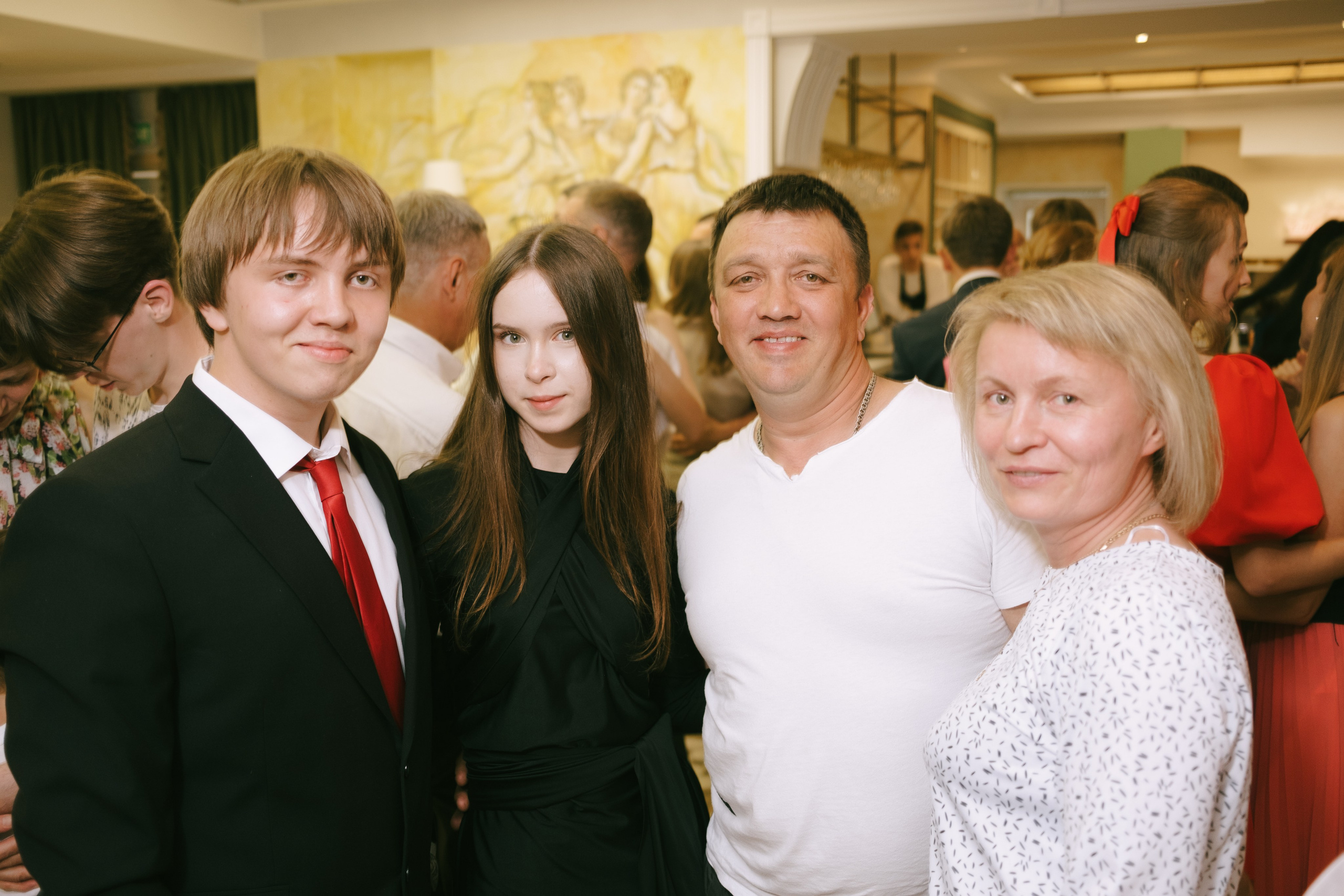 Выпускной школа 33. Свадебный и репортажной фотограф Денис Ожигин в Краснодаре и Краснодарском крае