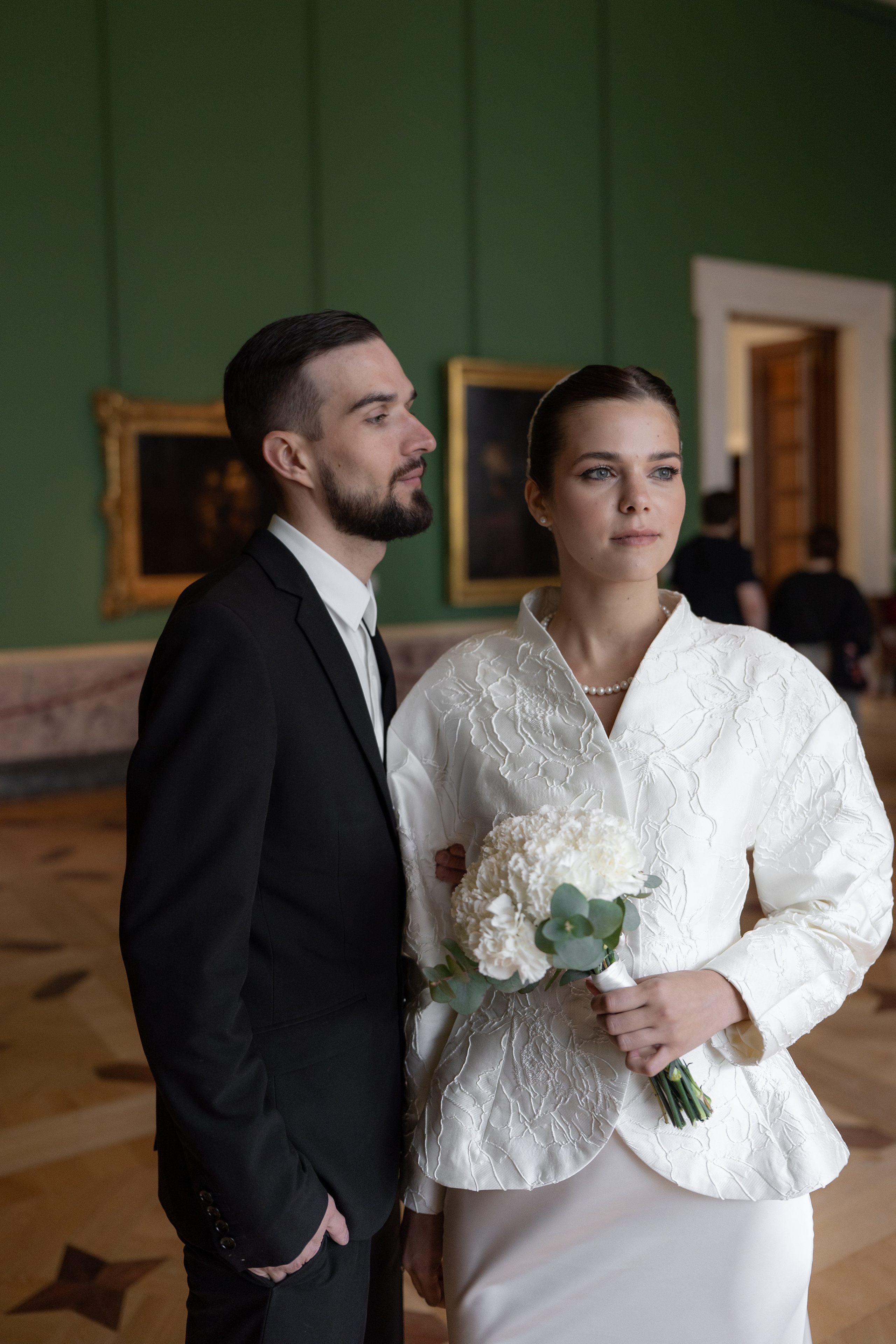 Свадебная фотосессия в Апреле в Петербурге. Свадебный фотограф Александр Невский в Санкт-Петербурге